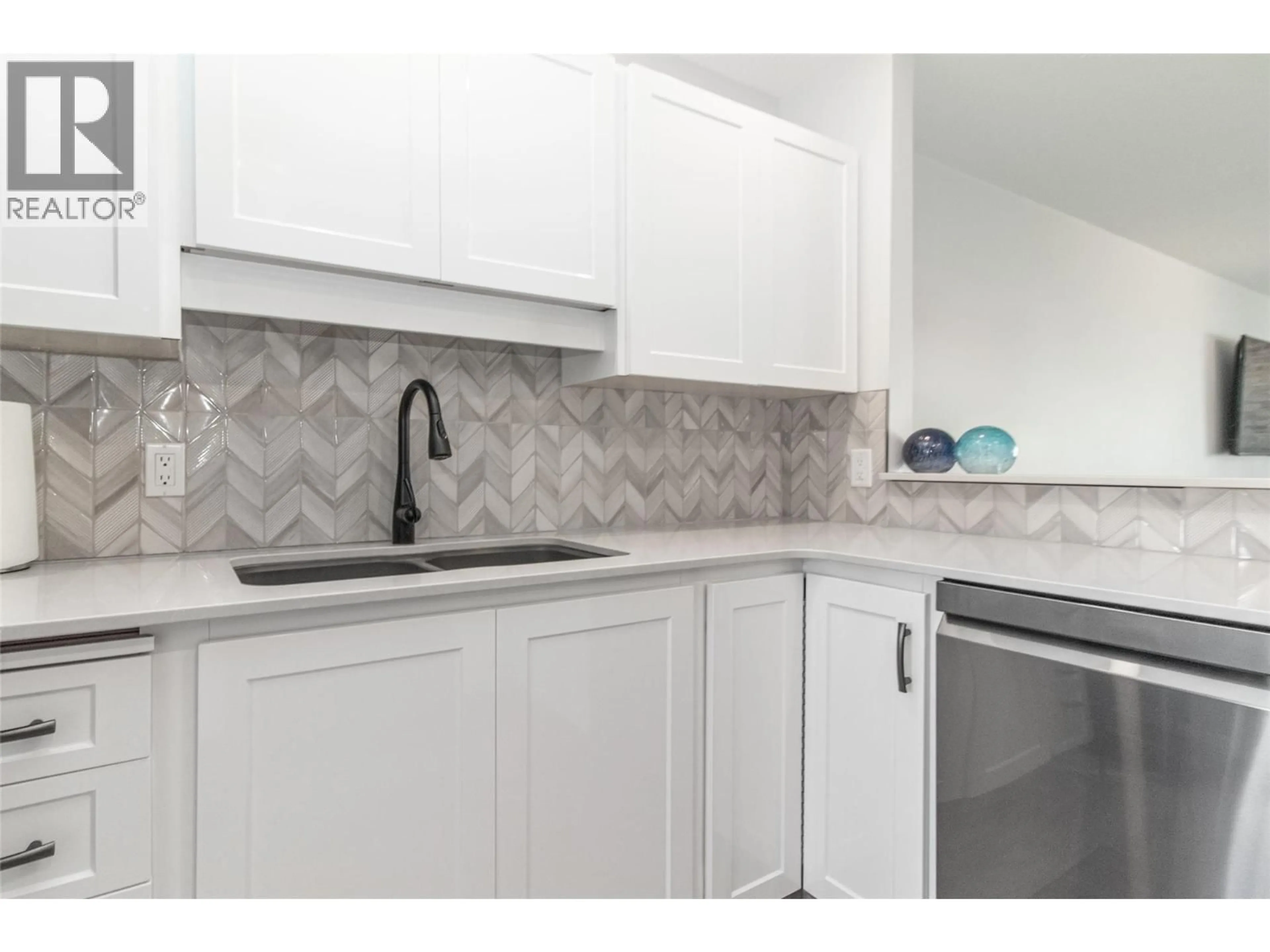 Standard kitchen, ceramic/tile floor for 115 - 1765 LECKIE ROAD, Kelowna British Columbia V1X6X5