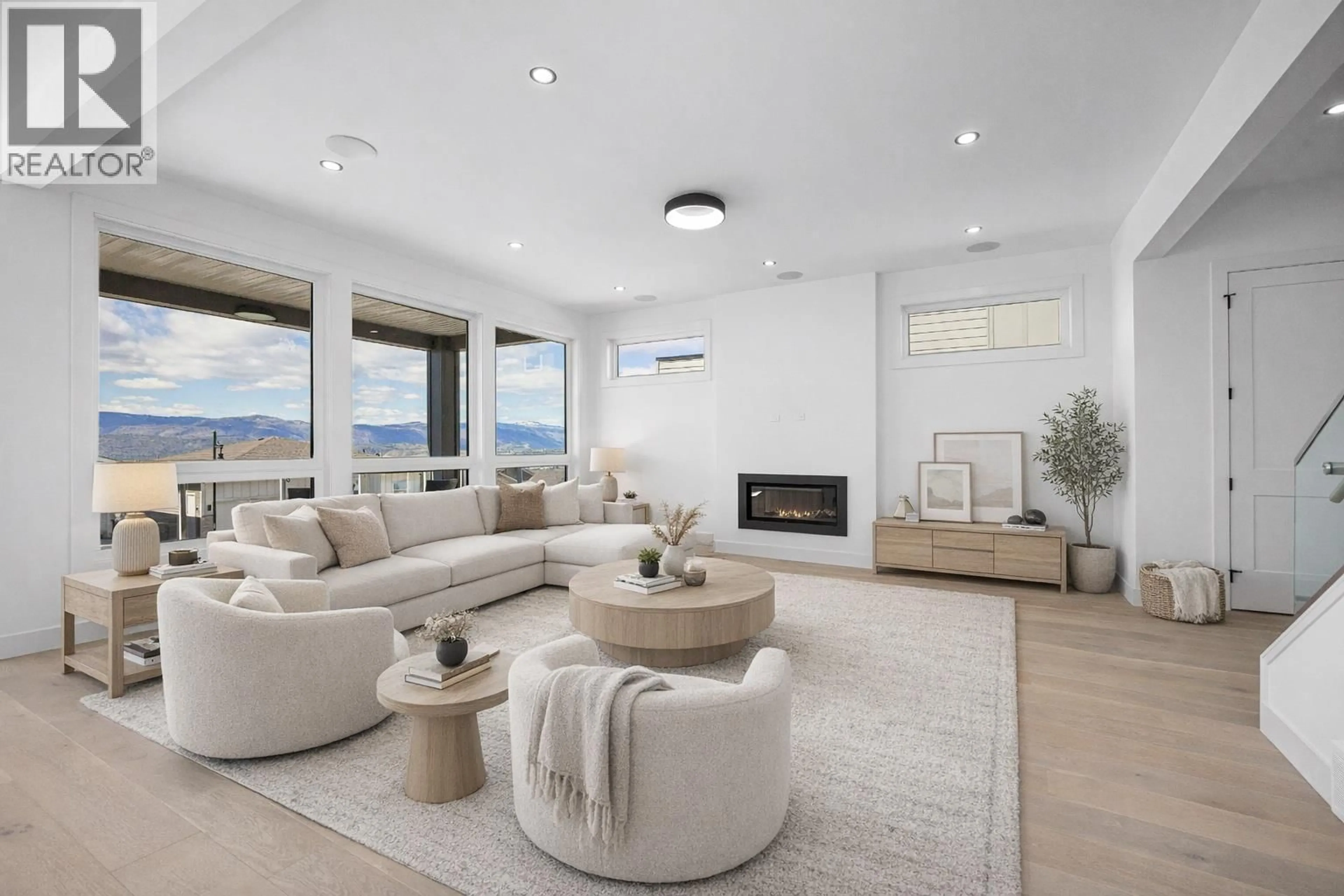 Living room with furniture, unknown for 2163 KENTUCKY CRESCENT, Kelowna British Columbia V1P0A2