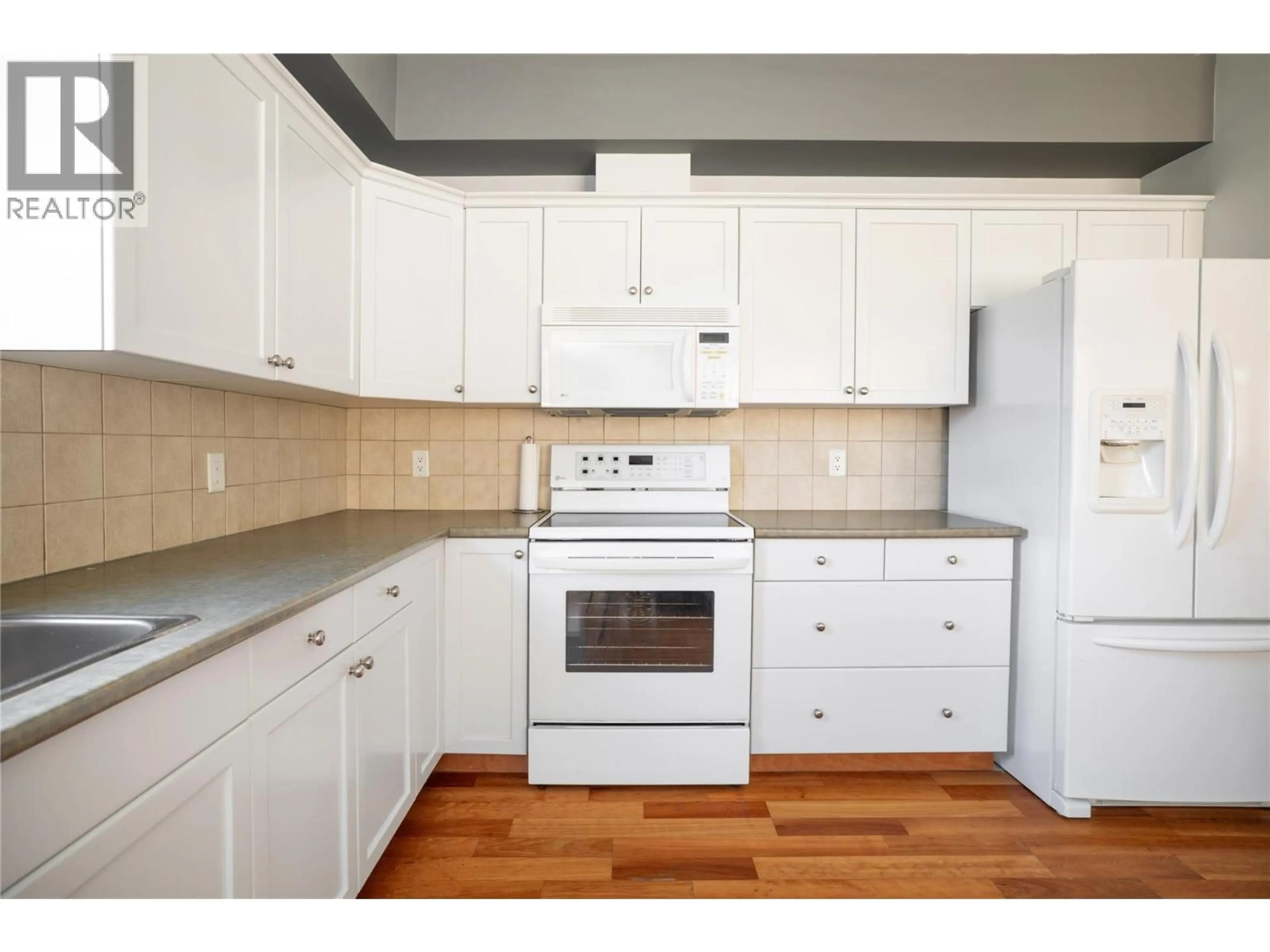 Standard kitchen, unknown for 109 - 3570 WOODSDALE ROAD, Lake Country British Columbia V4V1Y9