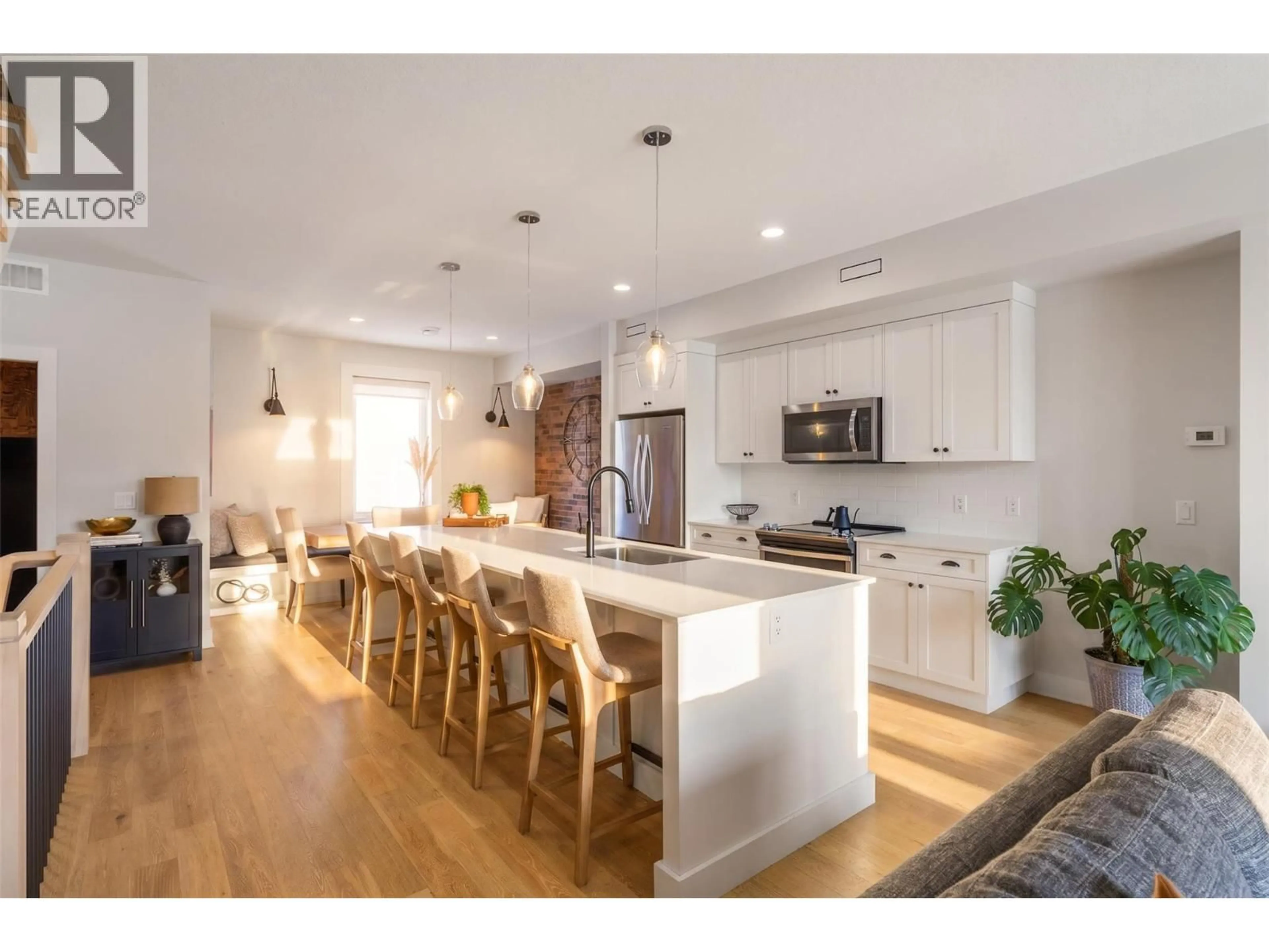 Open concept kitchen, wood/laminate floor for 106 - 555 BUCKLAND AVENUE, Kelowna British Columbia V1Y5Z5