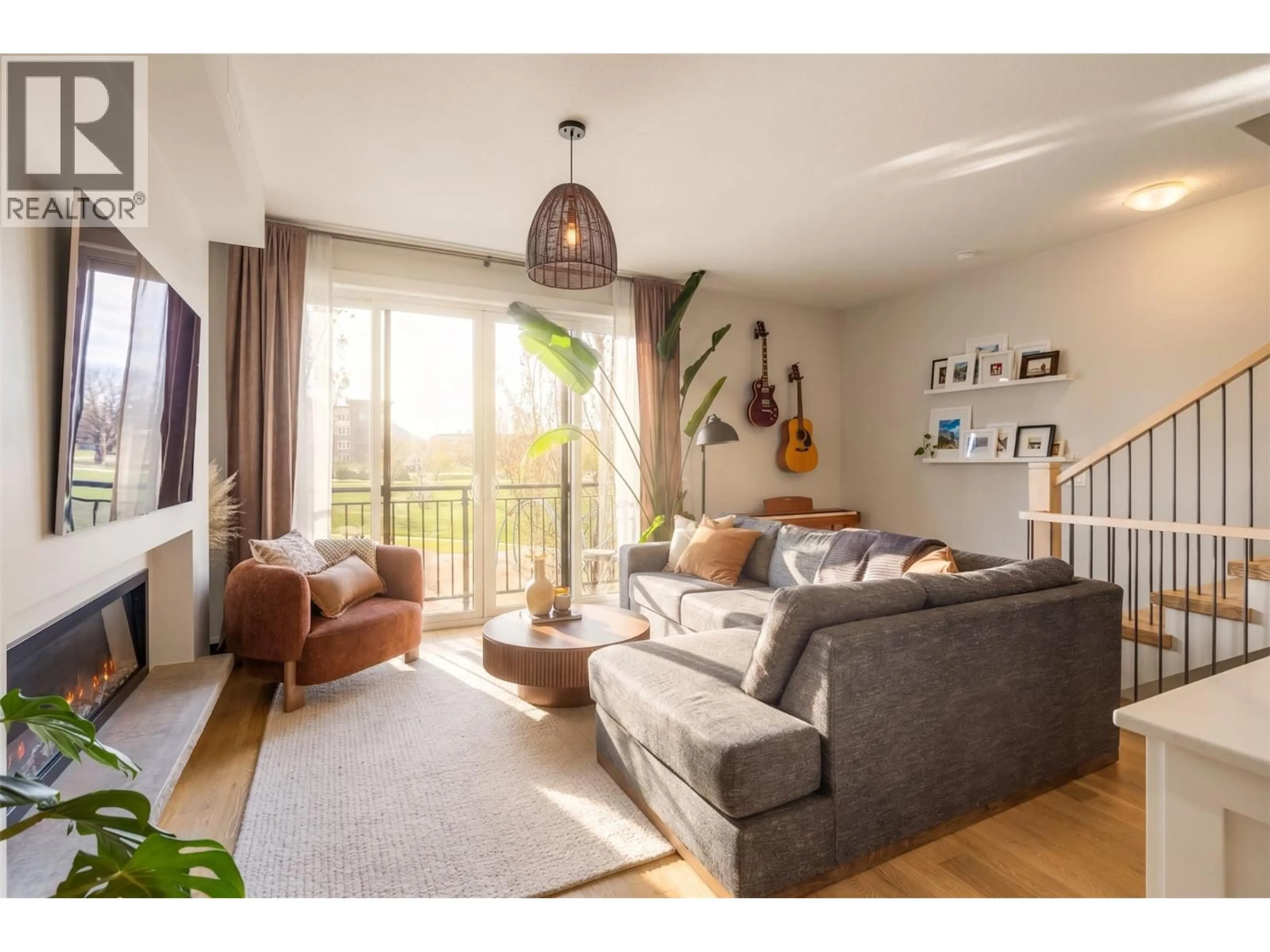 Living room with furniture, wood/laminate floor for 106 - 555 BUCKLAND AVENUE, Kelowna British Columbia V1Y5Z5