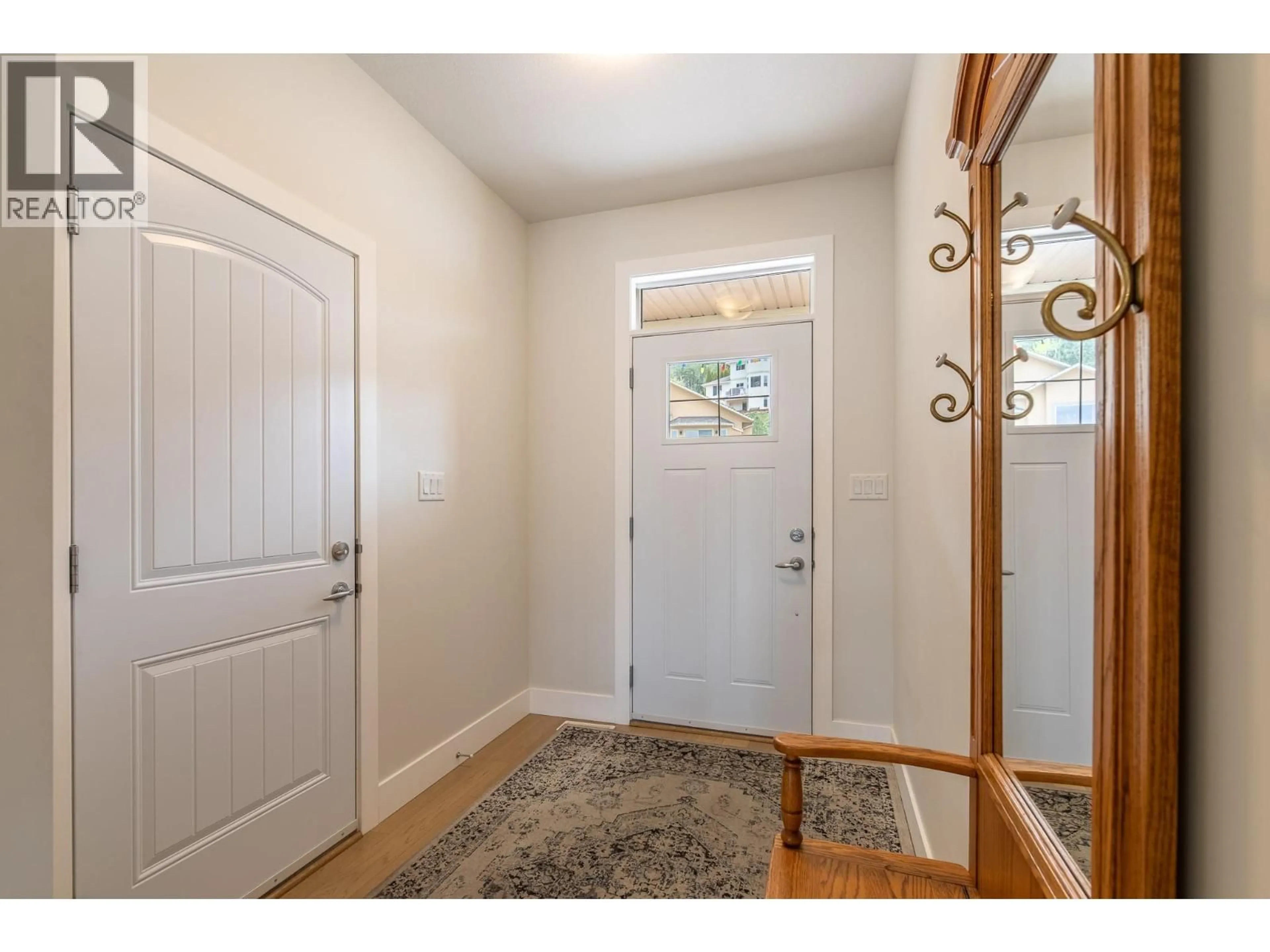 Indoor entryway for 8738 PALMER PLACE, Summerland British Columbia V0H1Z2