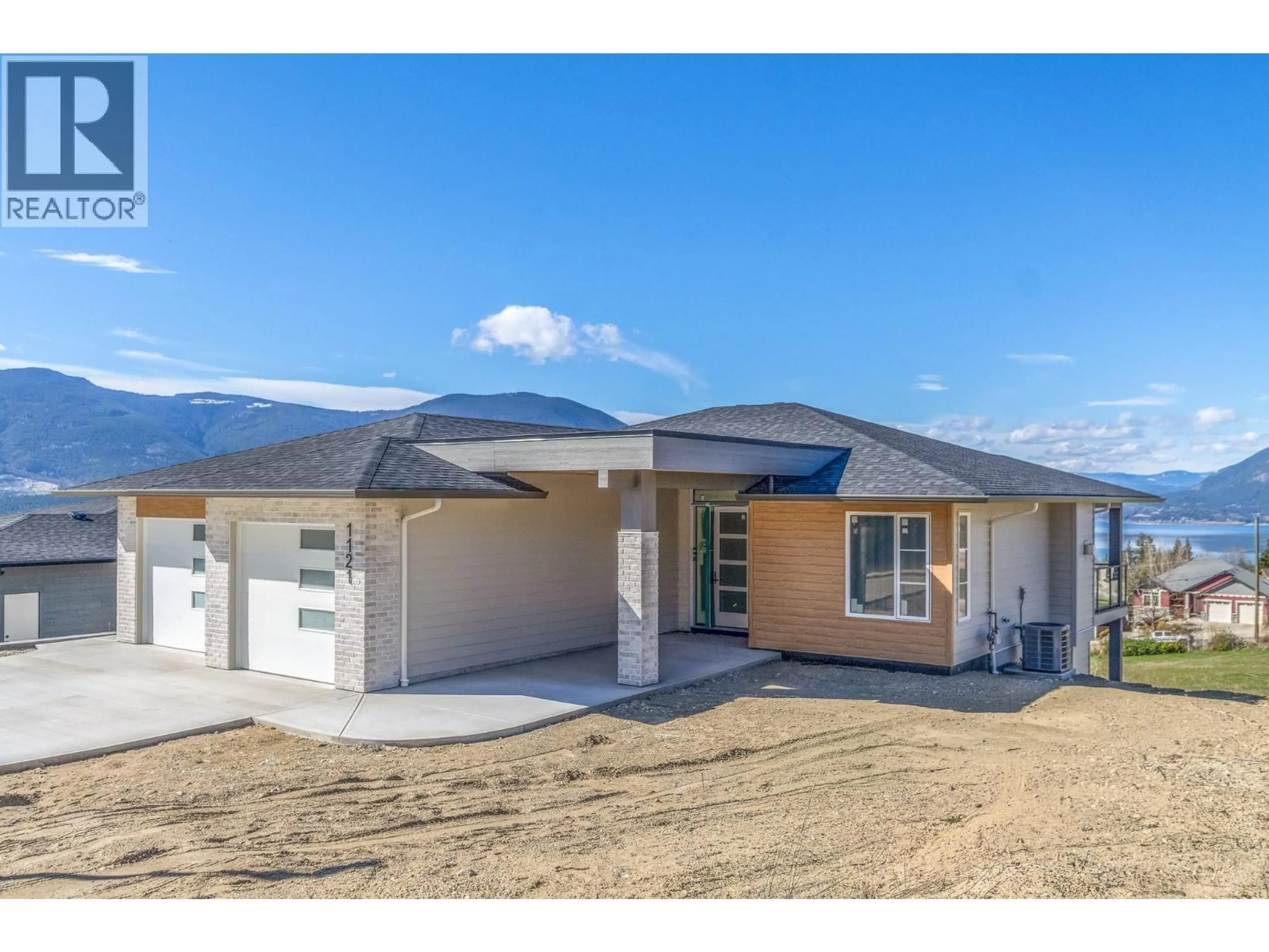 Home with vinyl exterior material, unknown for 1121 16 AVENUE SOUTHEAST, Salmon Arm British Columbia V1E2R5