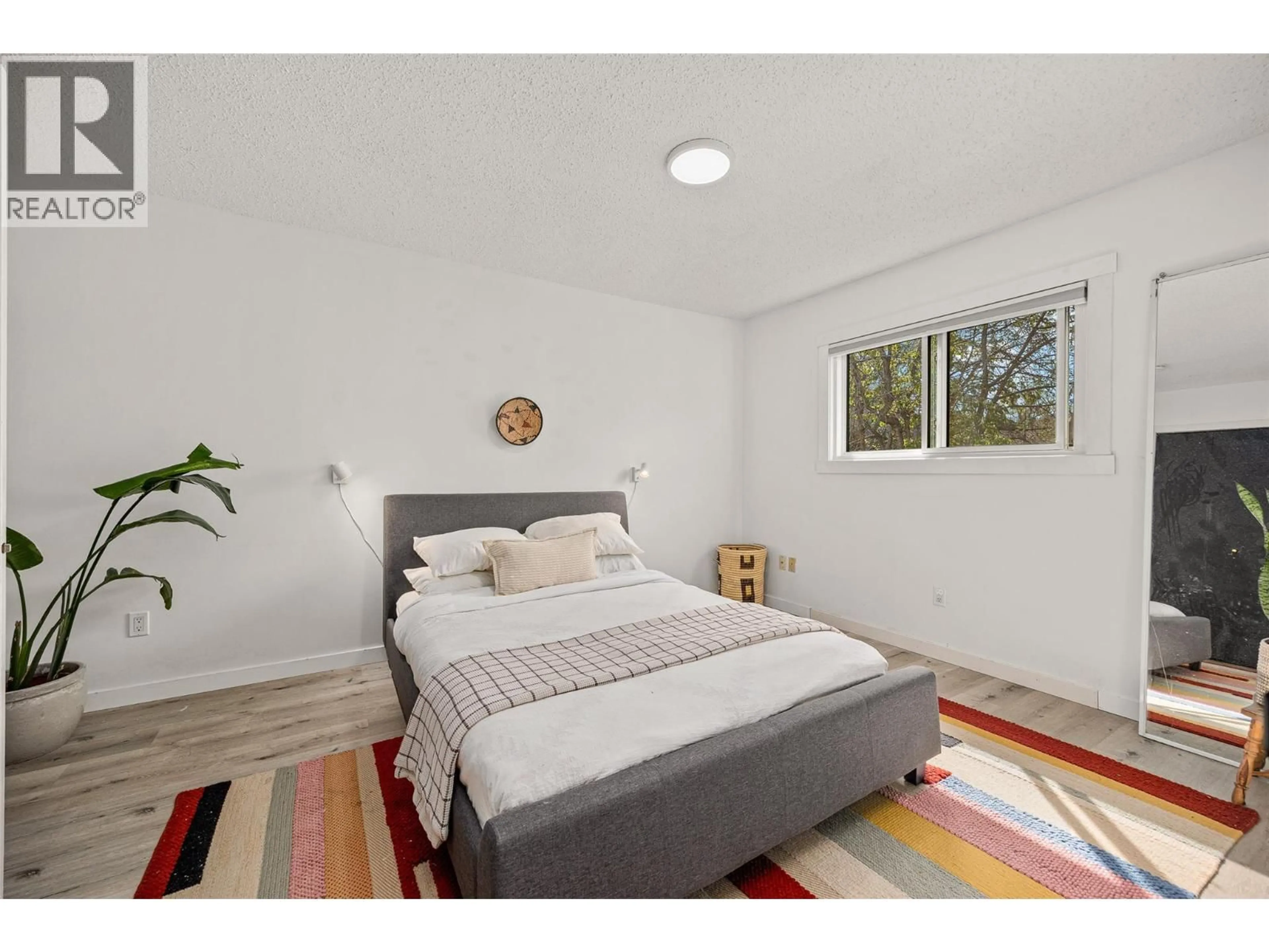 Bedroom with bed, unknown for 1441 INKAR ROAD, Kelowna British Columbia V1Y8J1