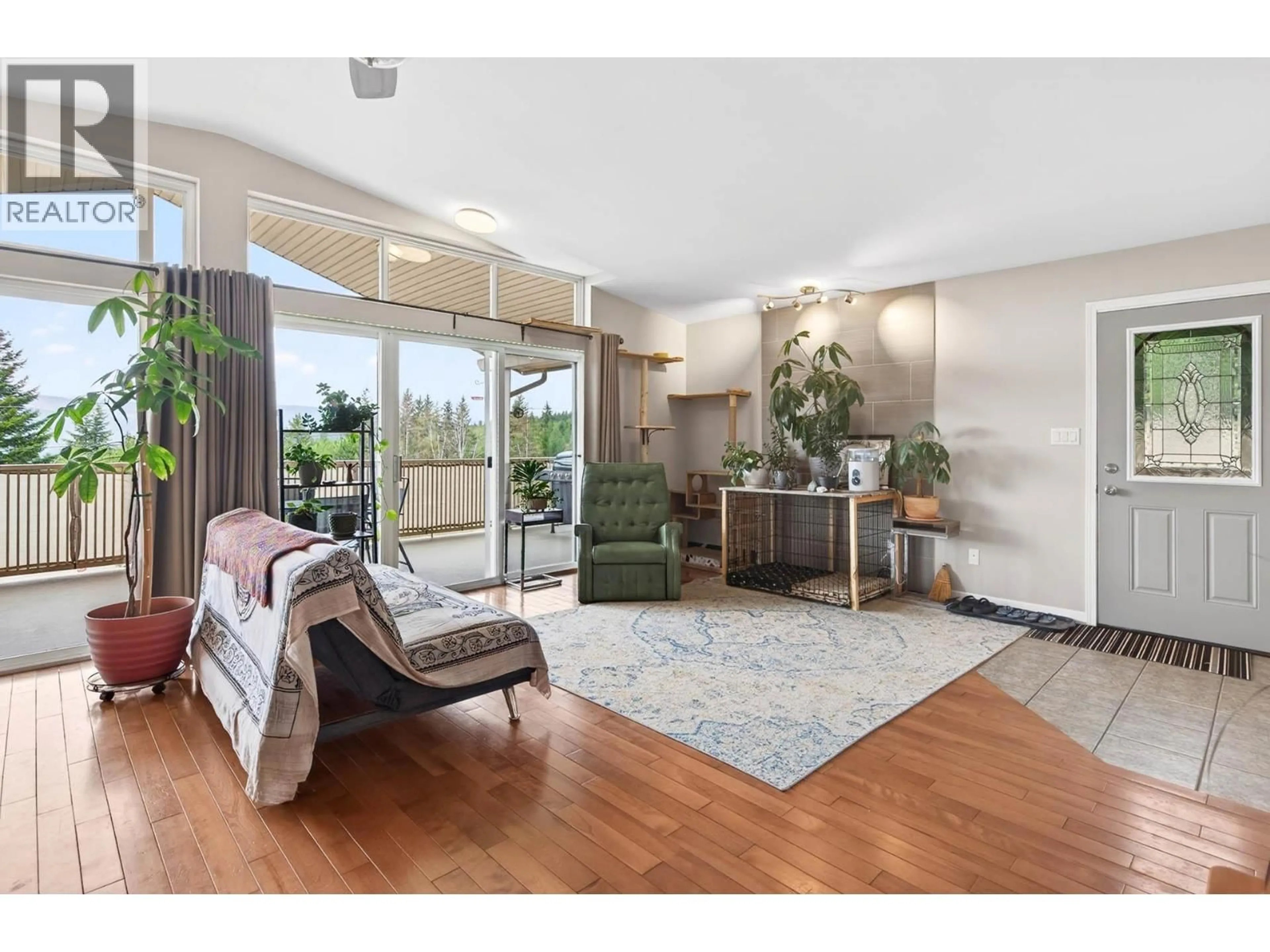 Living room with furniture, unknown for 1008 VISTA POINT ROAD, Barriere British Columbia V0E1E1