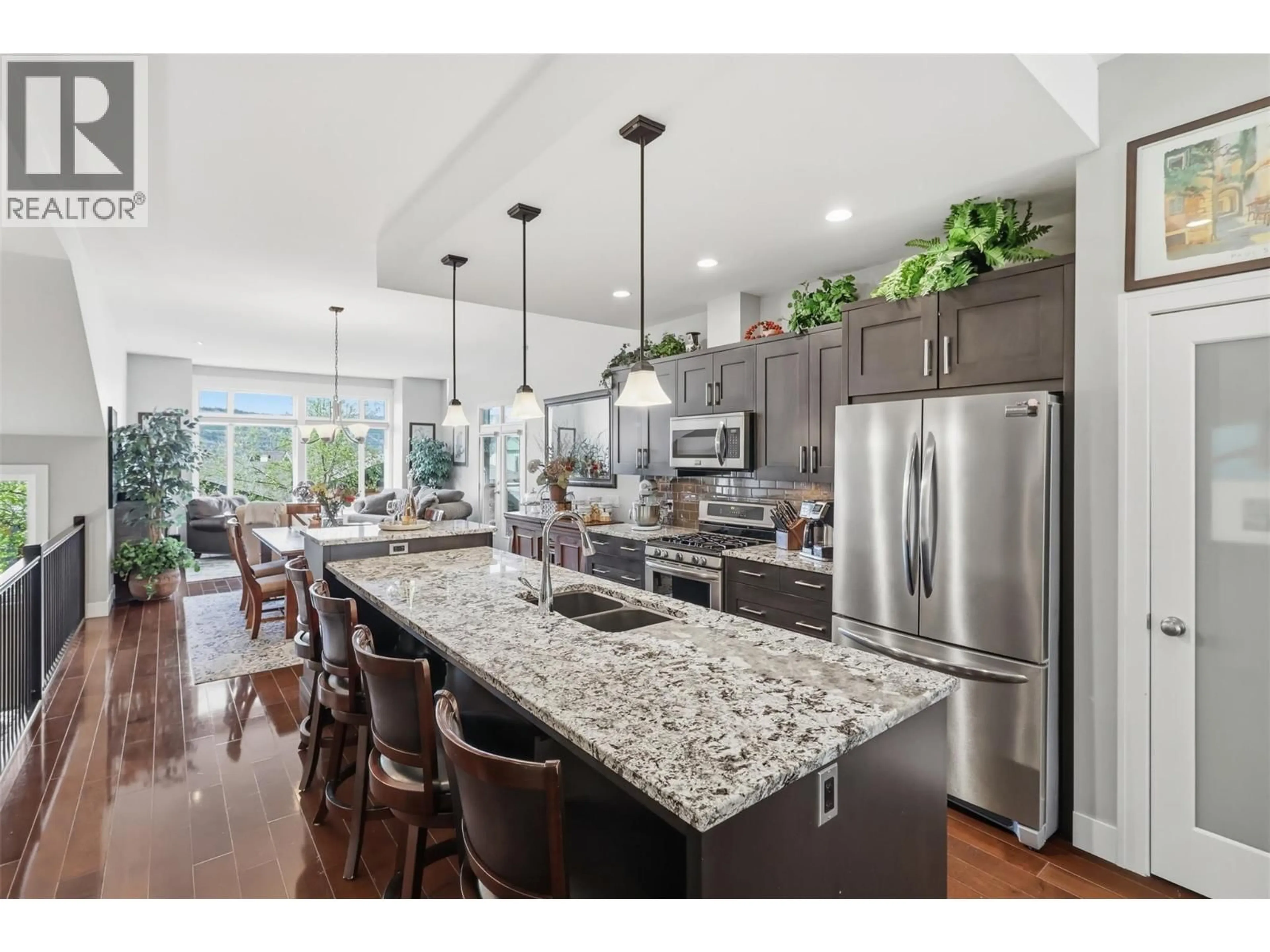 Open concept kitchen, ceramic/tile floor for 1530 GOLF RIDGE DRIVE, Kamloops British Columbia V2H0A5