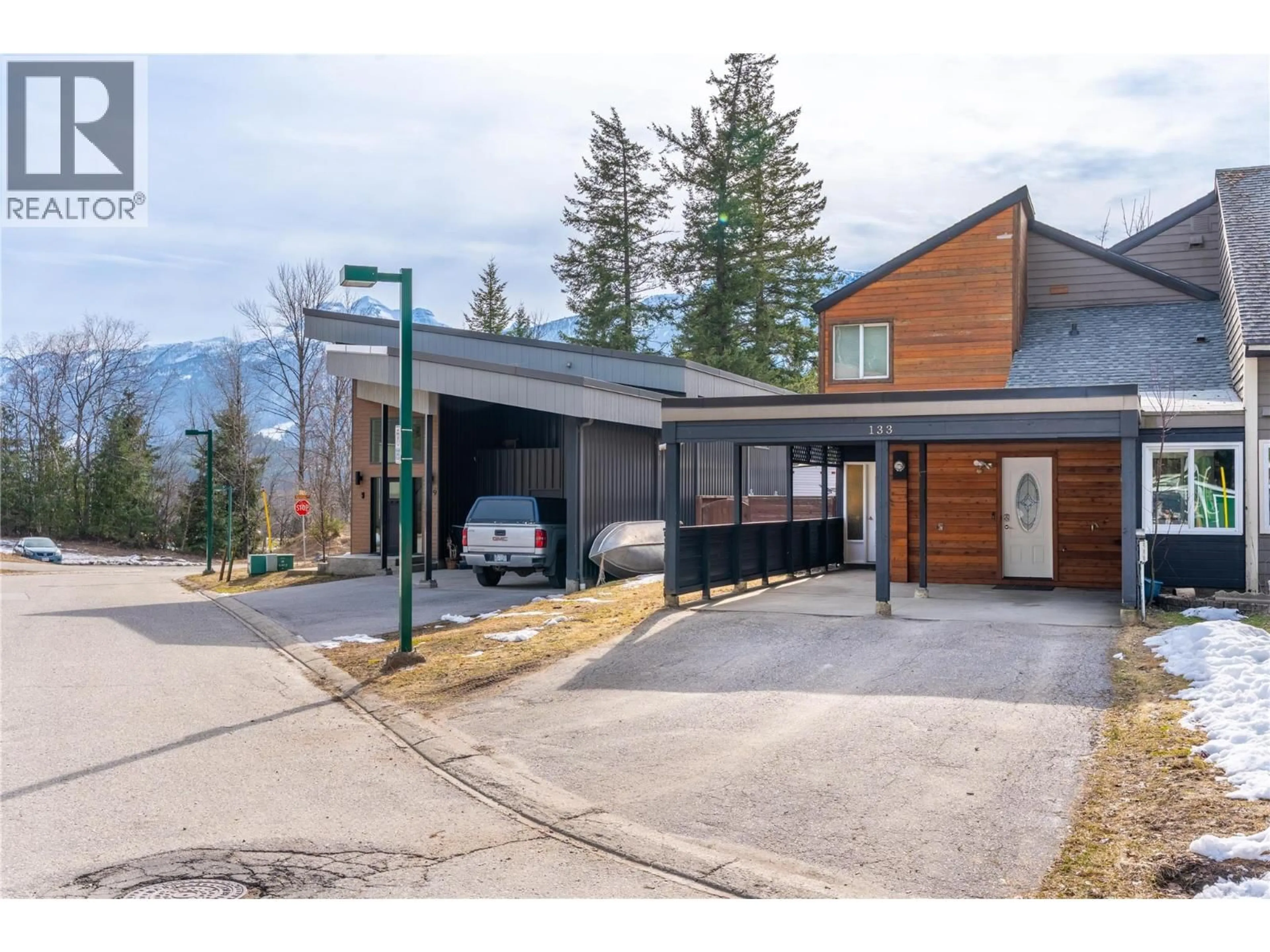 Indoor garage for 133 GREELY CRESCENT, Revelstoke British Columbia V0E2S0