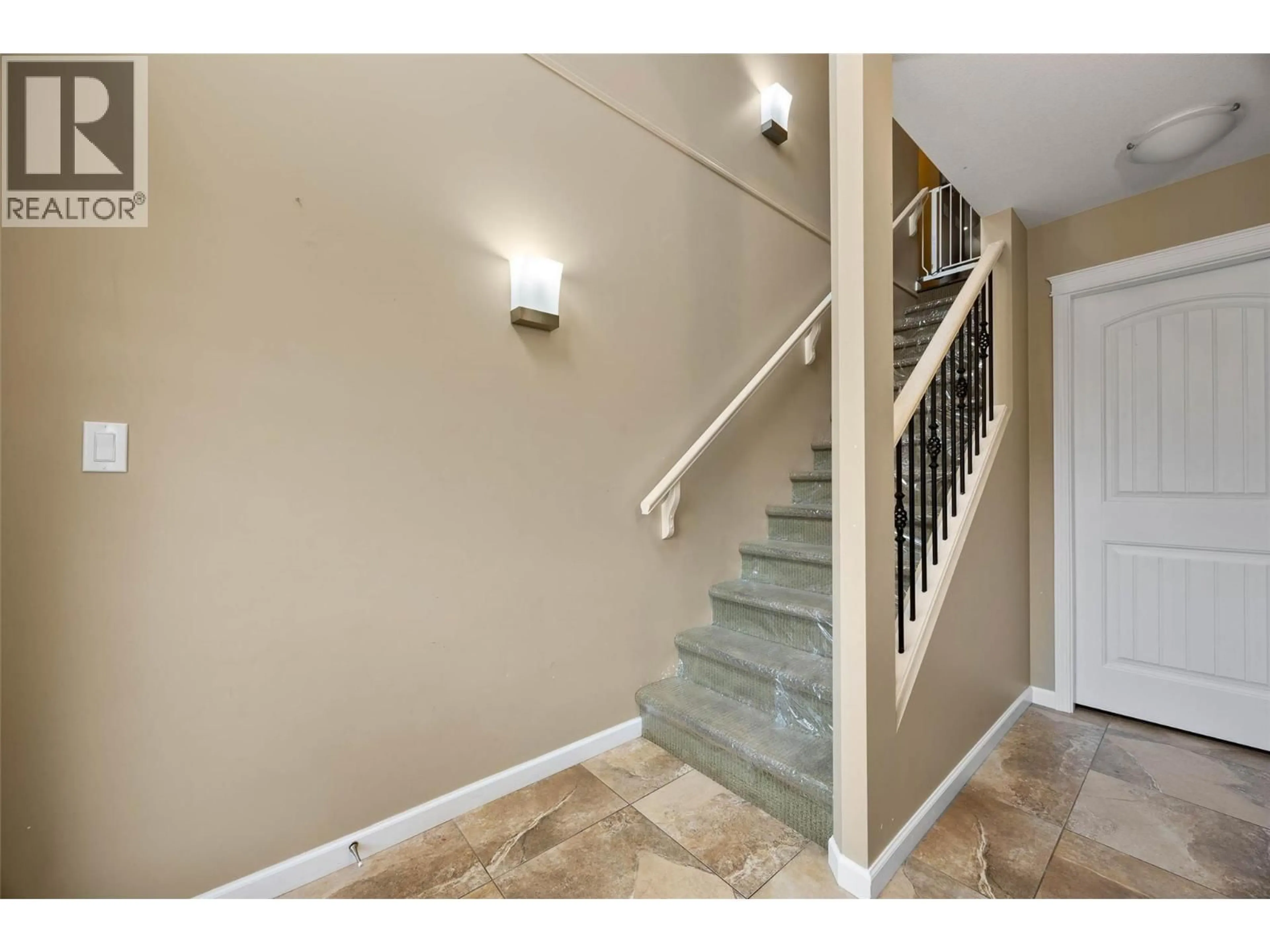 Stairs for 2656 BRIARWOOD AVENUE, Kamloops British Columbia V2B0E2