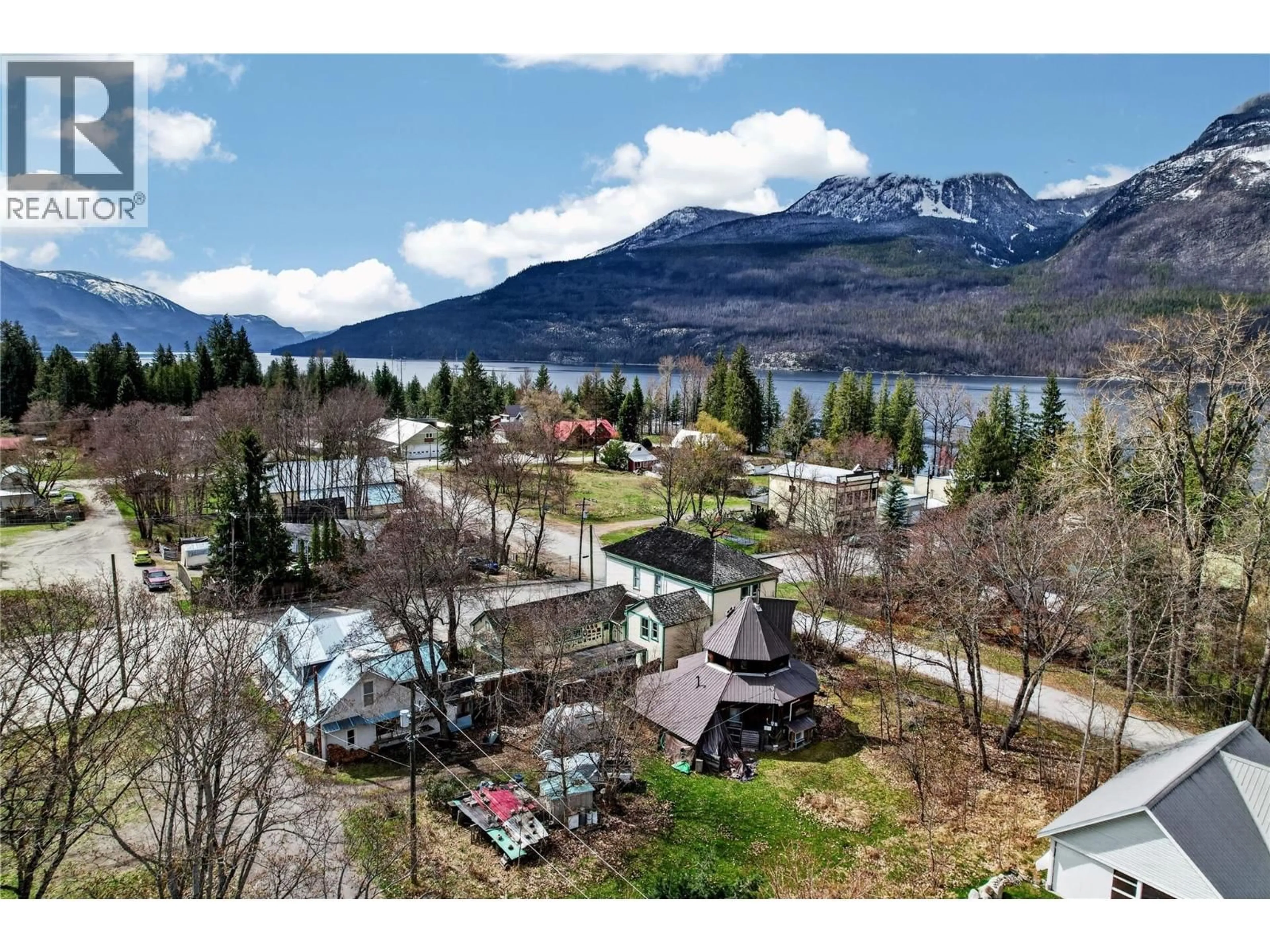 A pic from outside/outdoor area/front of a property/back of a property/a pic from drone, mountain view for 806 BELLEVUE STREET, New Denver British Columbia V0G1S1