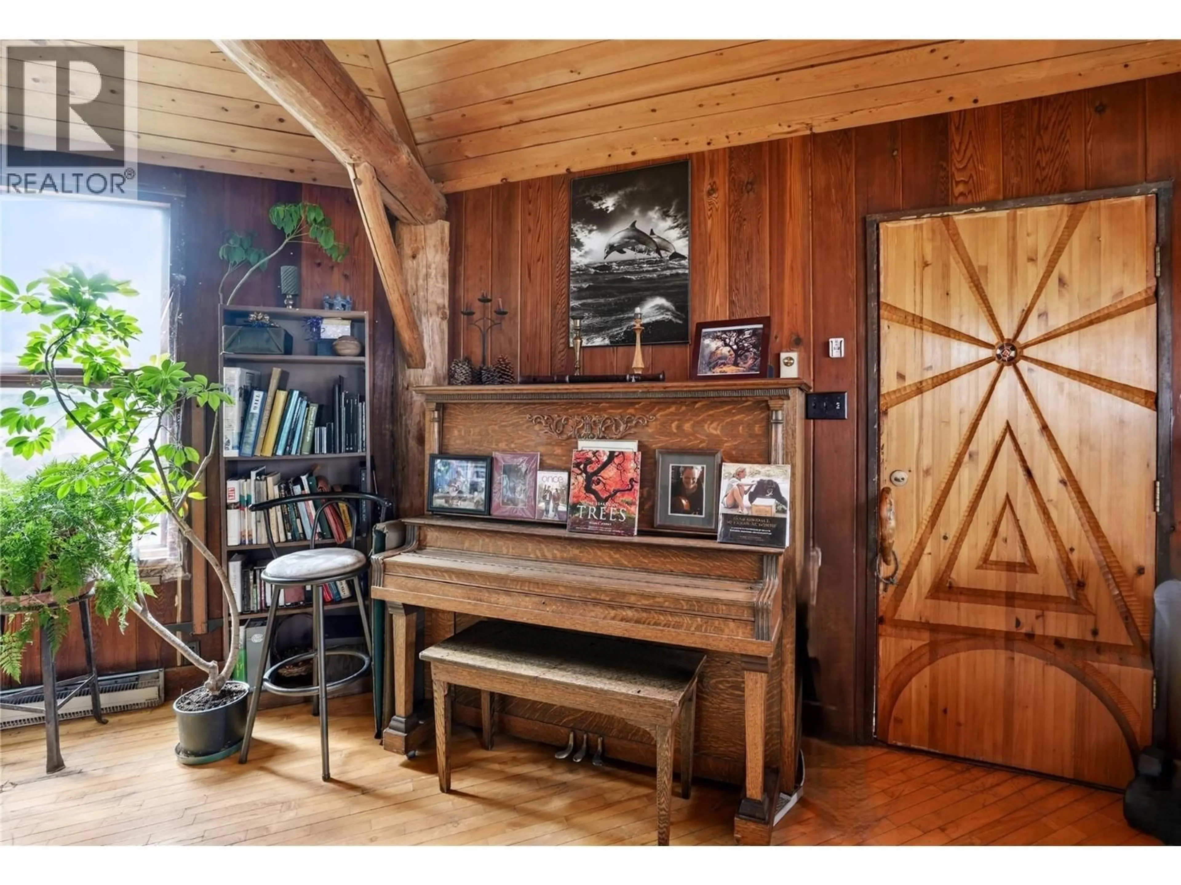 Indoor entryway for 806 BELLEVUE STREET, New Denver British Columbia V0G1S1