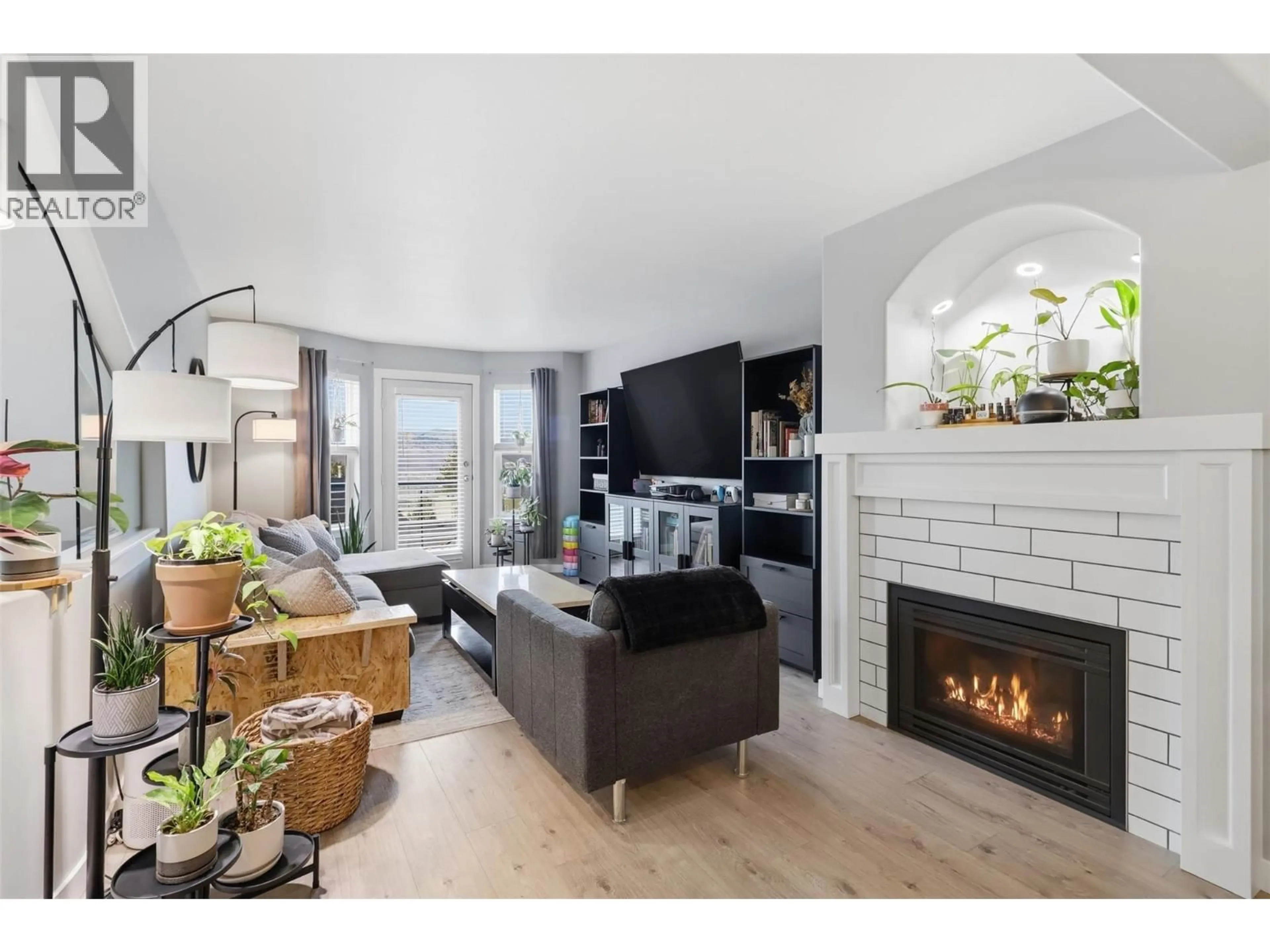 Living room with furniture, unknown for 4 - 245 WHISTLER DRIVE, Kamloops British Columbia V2E1W8