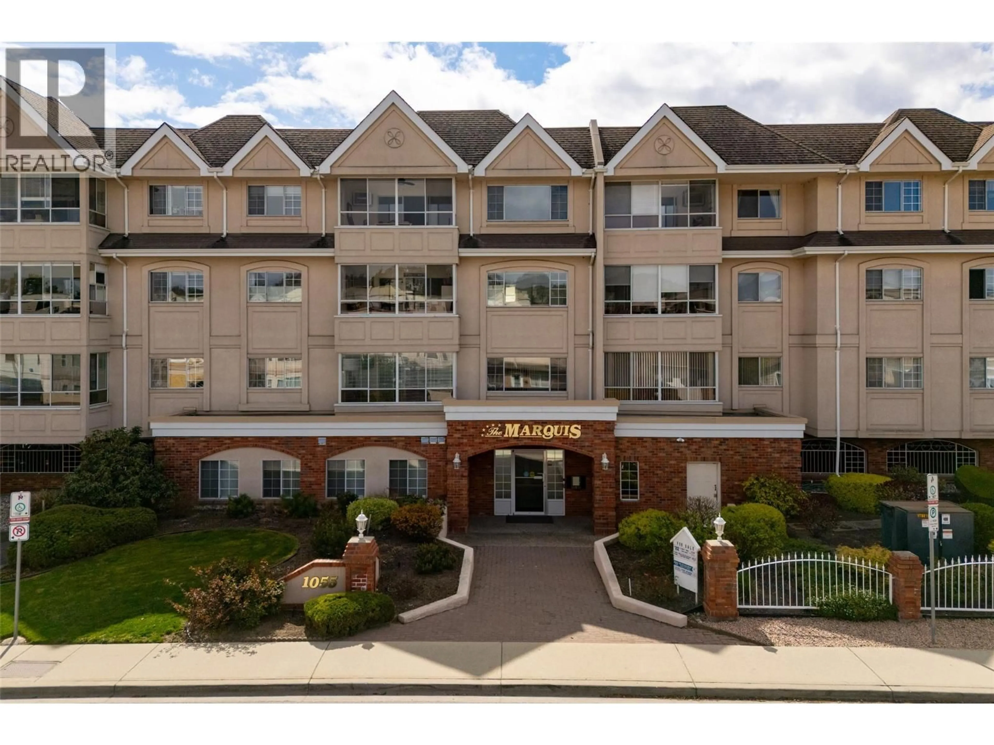A pic from outside/outdoor area/front of a property/back of a property/a pic from drone, unknown for 202 - 1055 LAWRENCE AVENUE, Kelowna British Columbia V1Y6M3