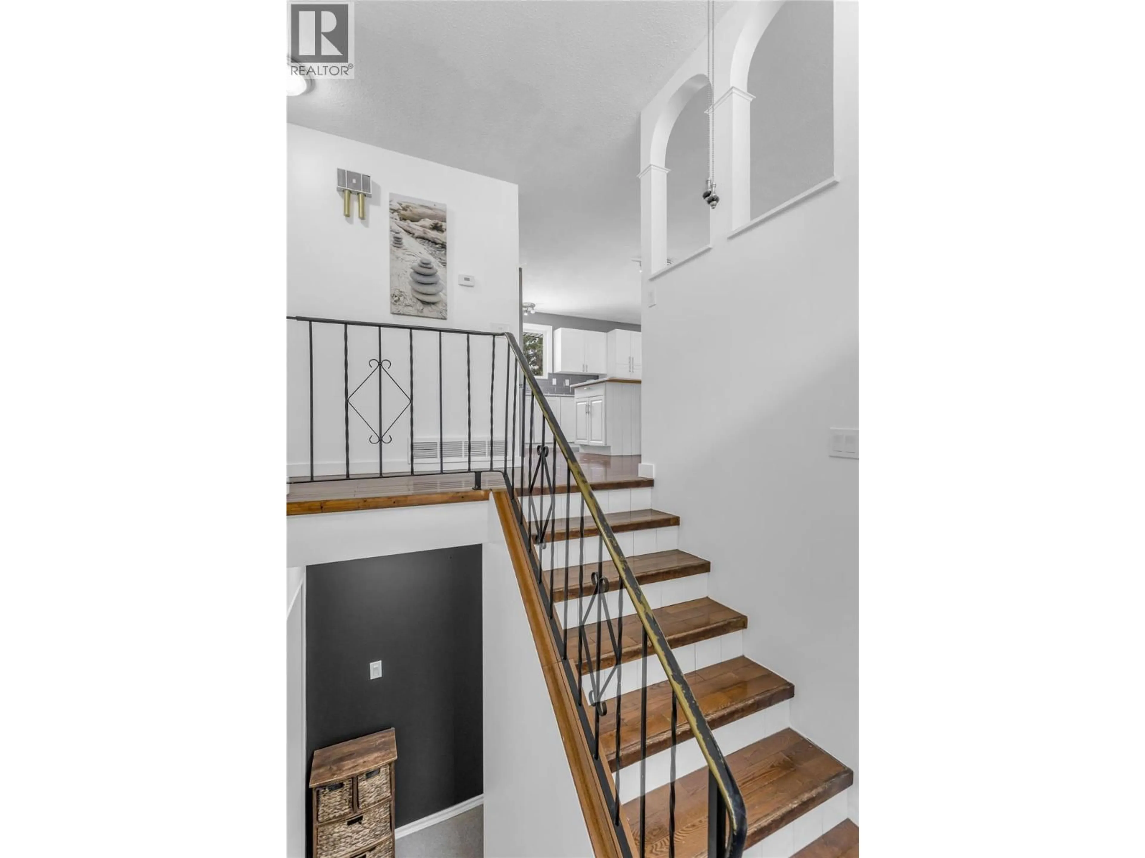 Stairs for 3281 MCIVER ROAD, West Kelowna British Columbia V4T1G2