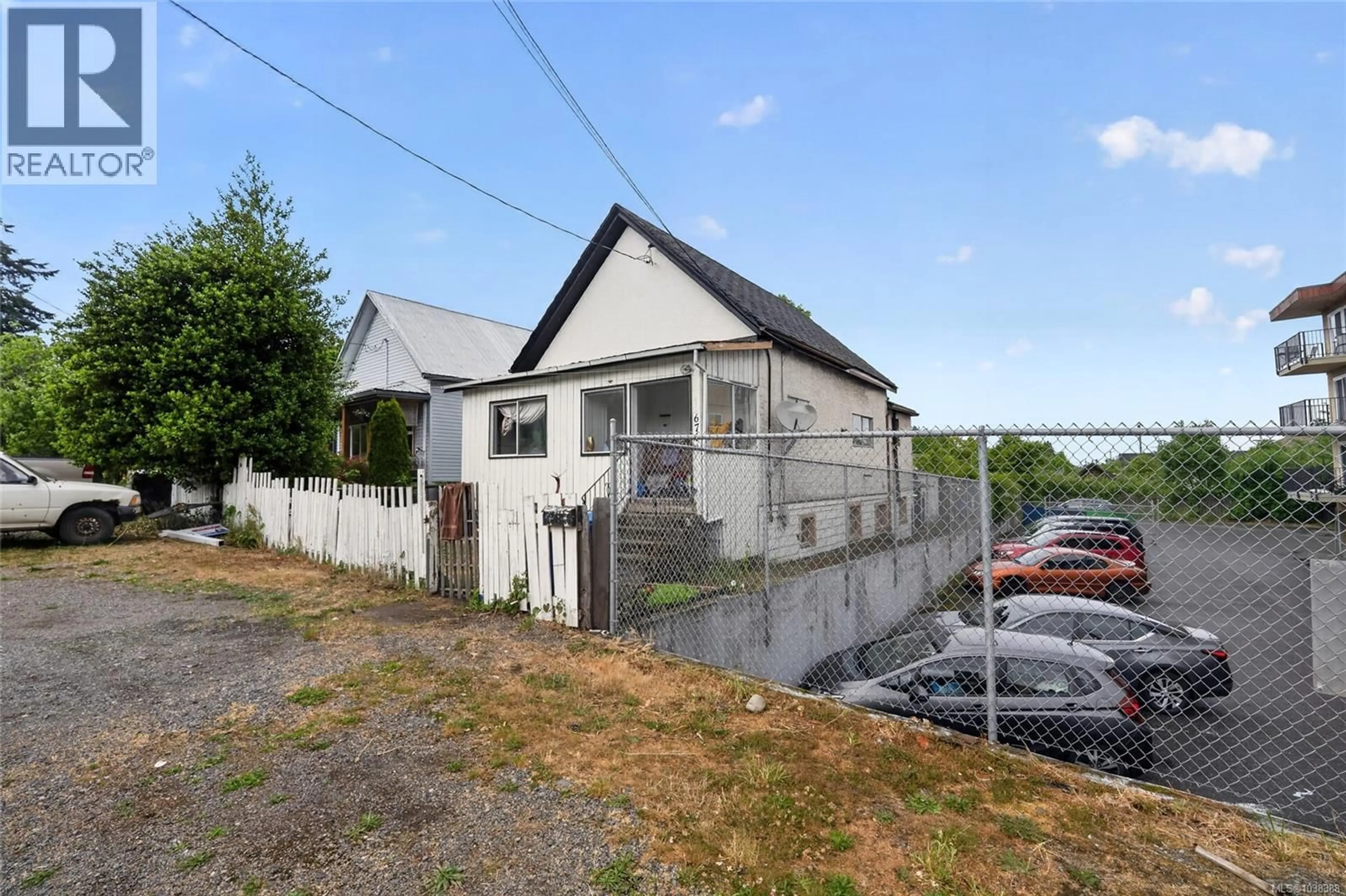 Unknown for 674 FARQUHAR STREET, Nanaimo British Columbia V9R2E5