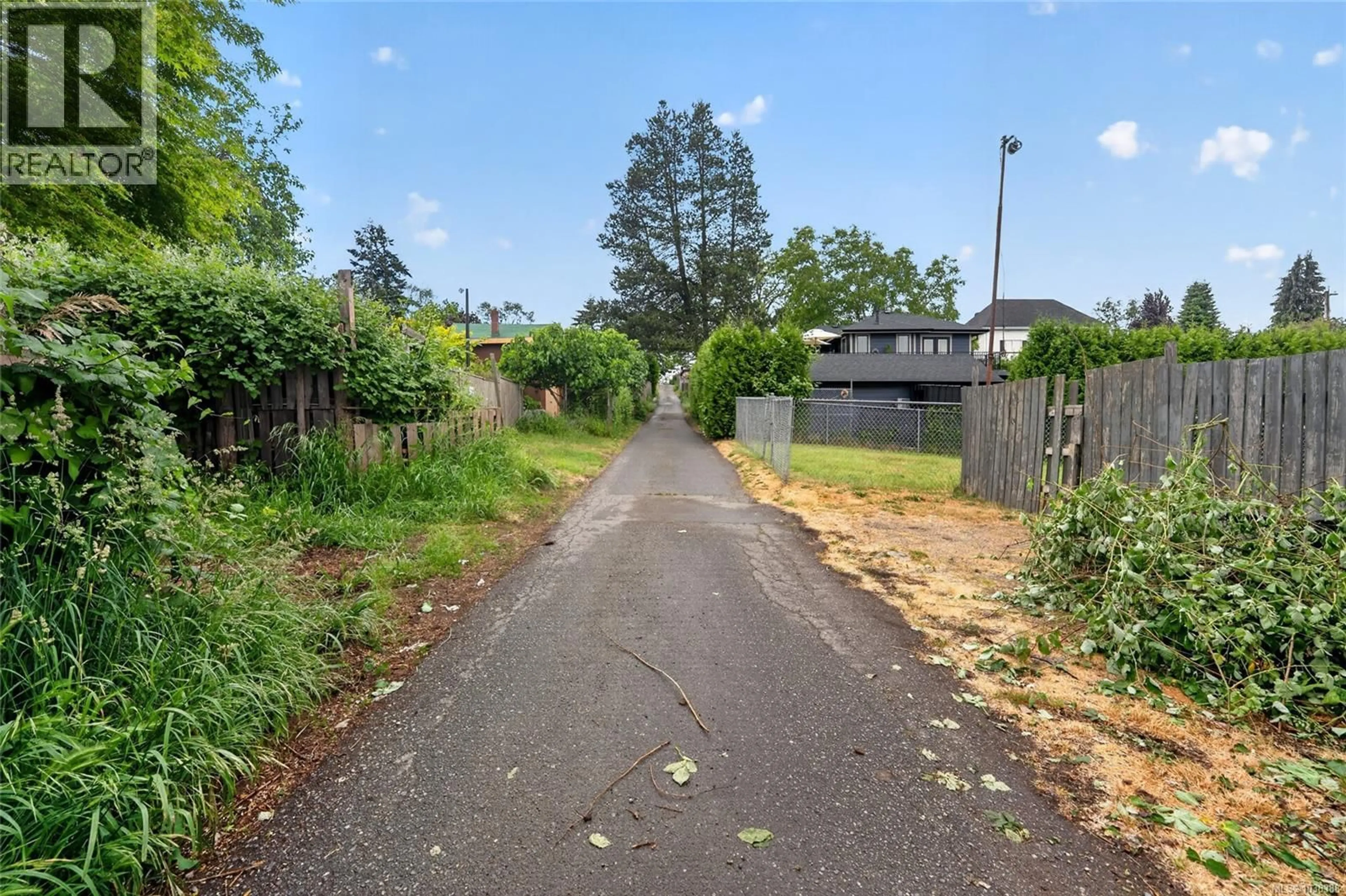 A pic from outside/outdoor area/front of a property/back of a property/a pic from drone, street for 674 FARQUHAR STREET, Nanaimo British Columbia V9R2E5