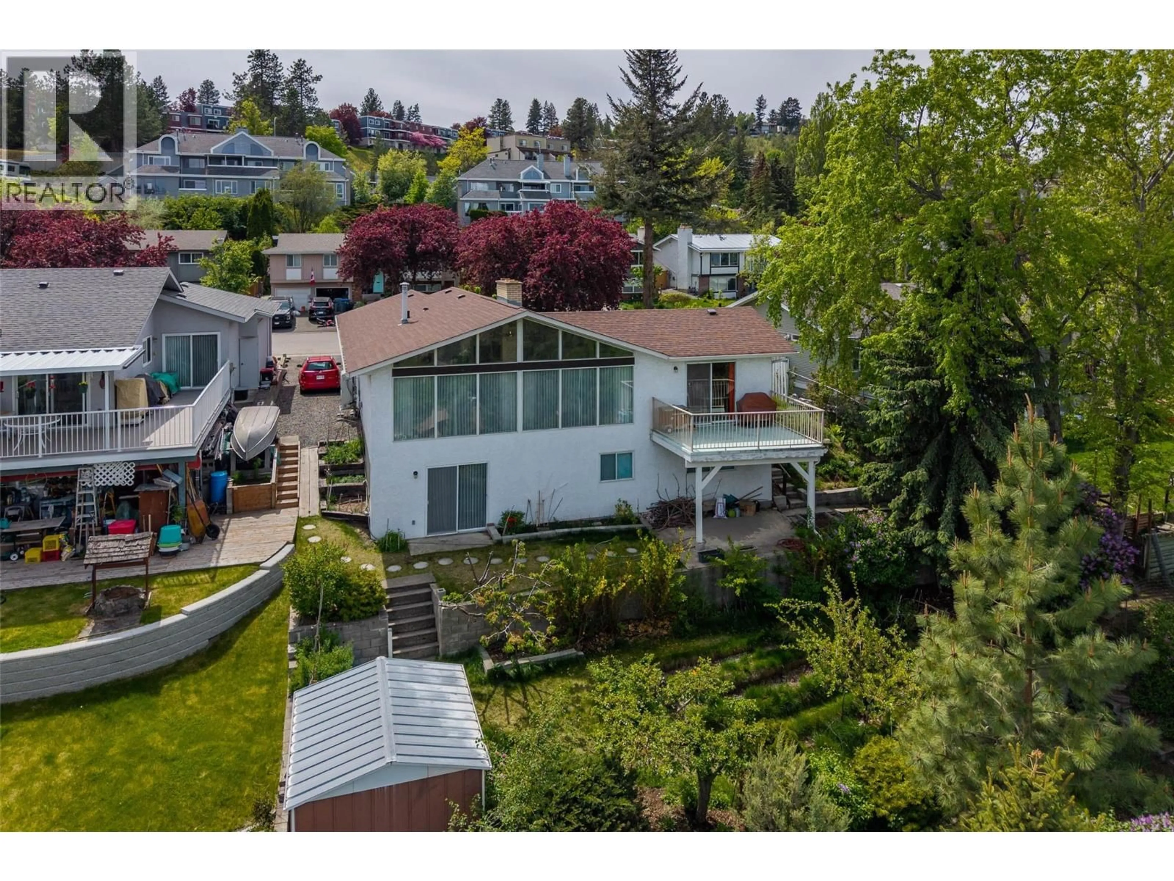 A pic from outside/outdoor area/front of a property/back of a property/a pic from drone, unknown for 178 WADDINGTON DRIVE, Kamloops British Columbia V2E1M4