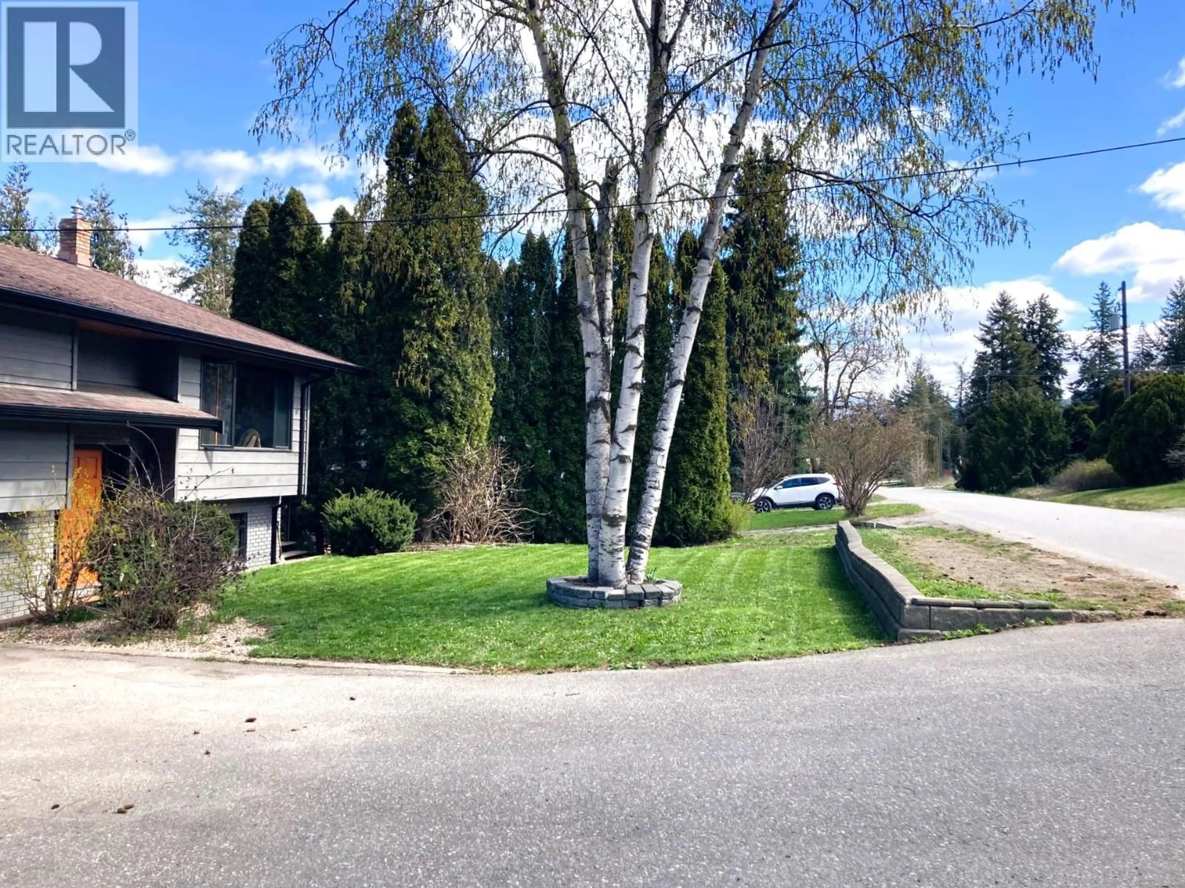 A pic from outside/outdoor area/front of a property/back of a property/a pic from drone, street for 1221 DUNKIRK ROAD, Sorrento British Columbia V0E2W0