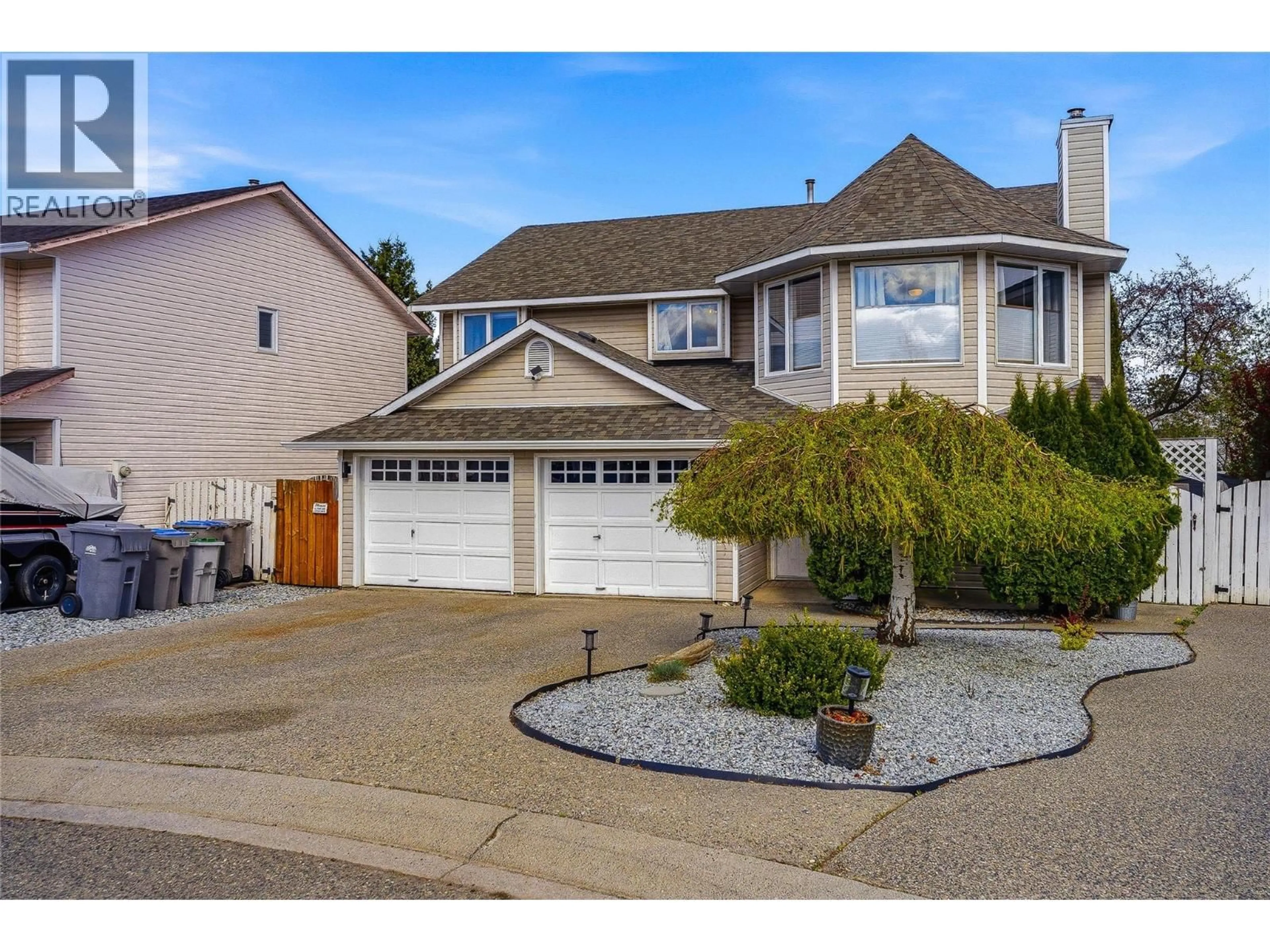 Home with vinyl exterior material, street for 418 MALAHAT PLACE, Kamloops British Columbia V2E2M8