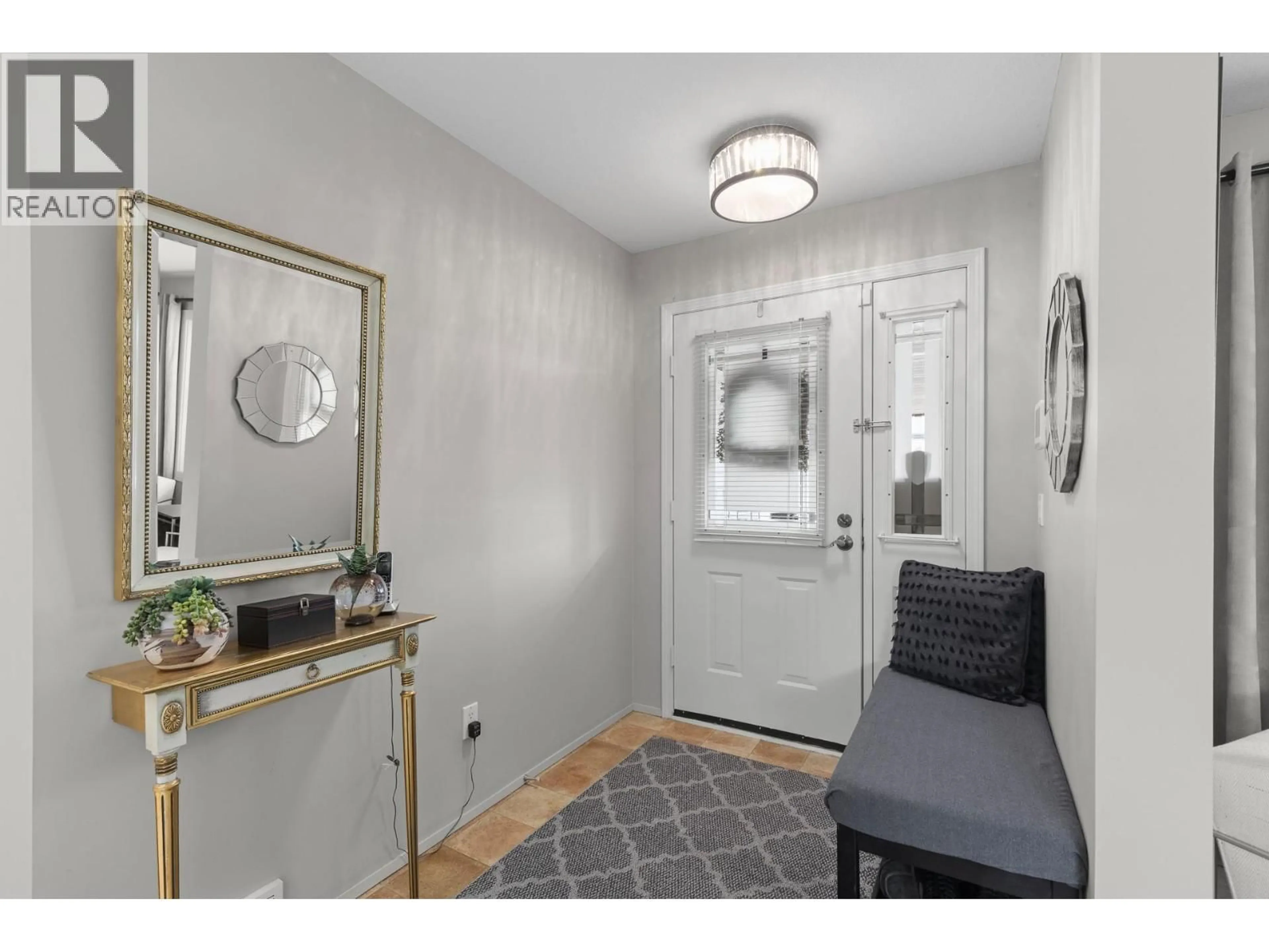 Indoor entryway for 1015 WINTERGREEN DRIVE, Kelowna British Columbia V1W3V7