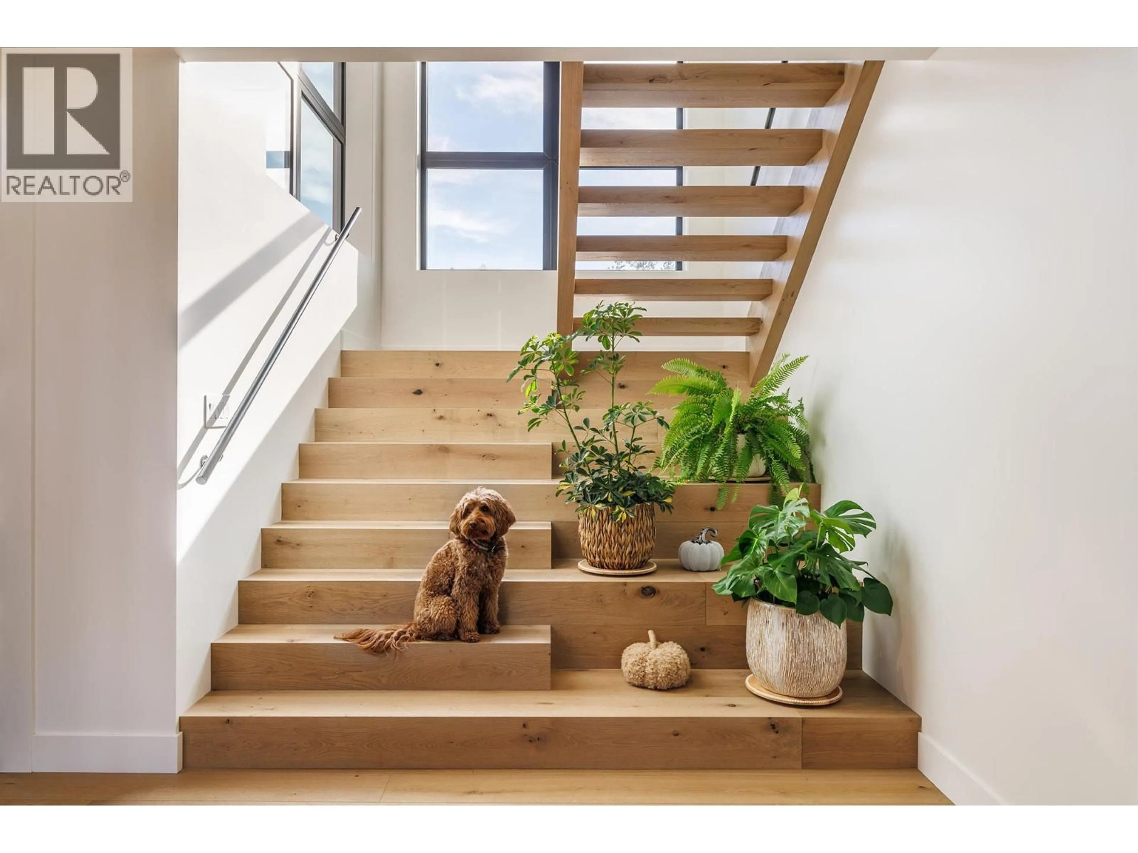 Indoor entryway for 10248 BEACON HILL DRIVE, Lake Country British Columbia V4V0A9