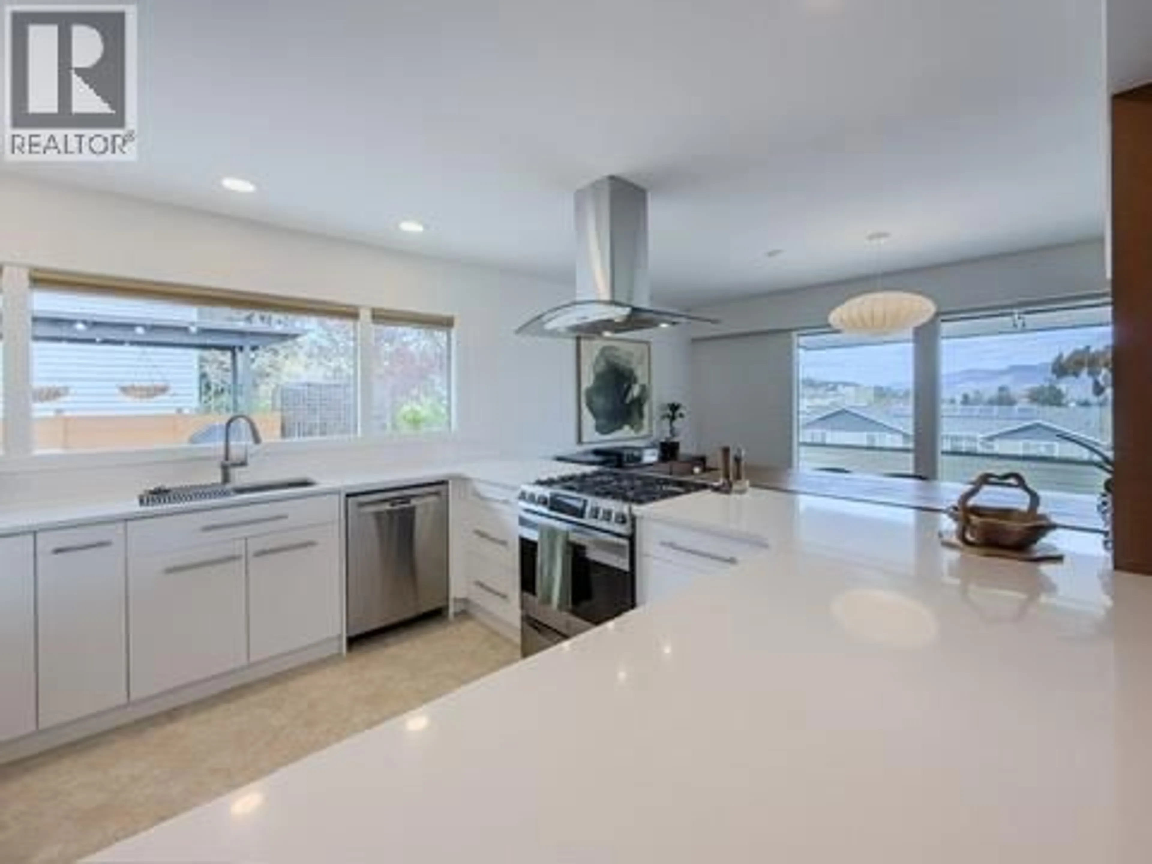 Open concept kitchen, unknown for 1015 FRASER STREET, Kamloops British Columbia V2C3H8
