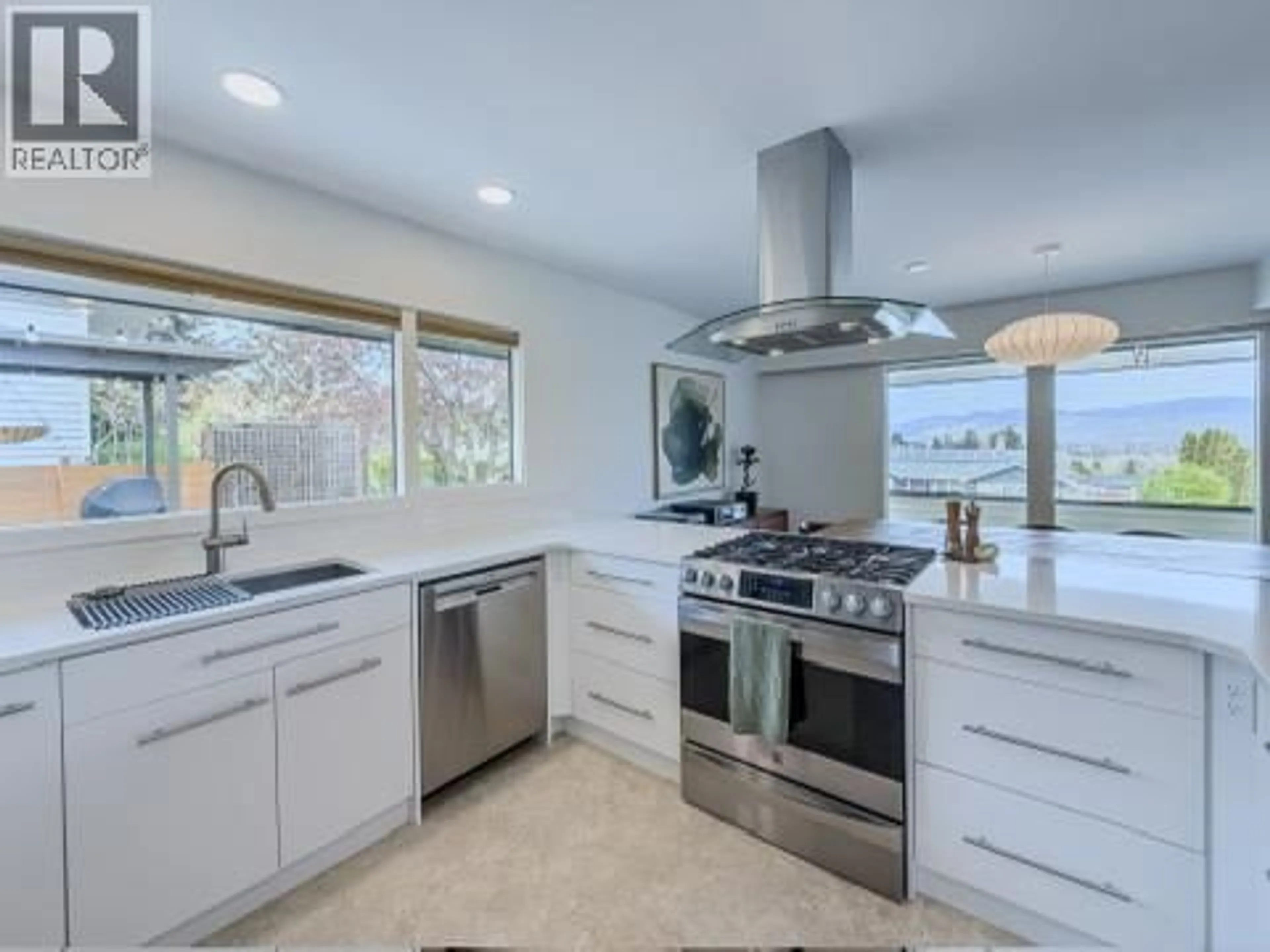 Open concept kitchen, ceramic/tile floor for 1015 FRASER STREET, Kamloops British Columbia V2C3H8