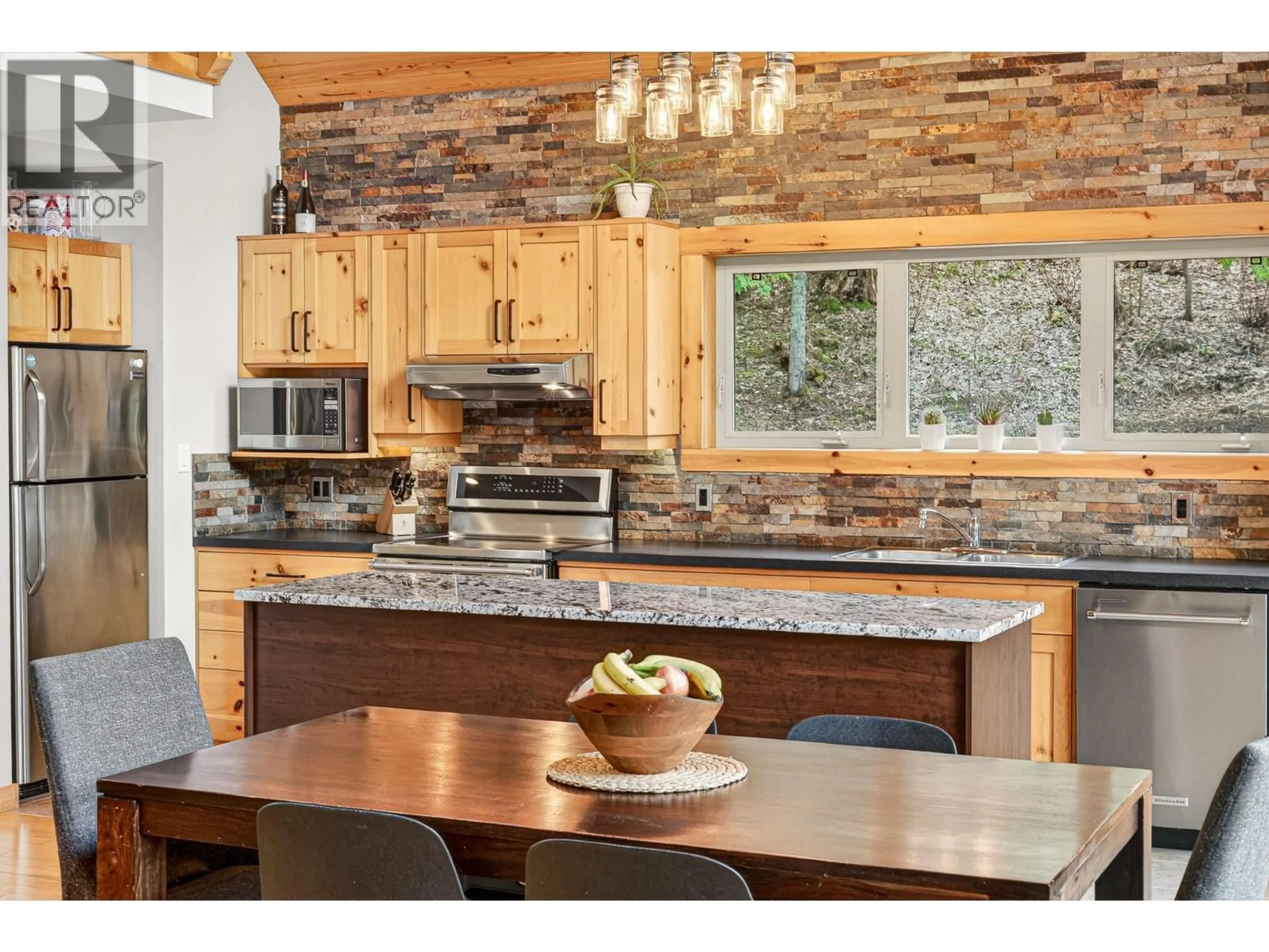 Rustic kitchen, unknown for 19 ALPINE TRAIL CRESCENT, Fernie British Columbia V0B1M5