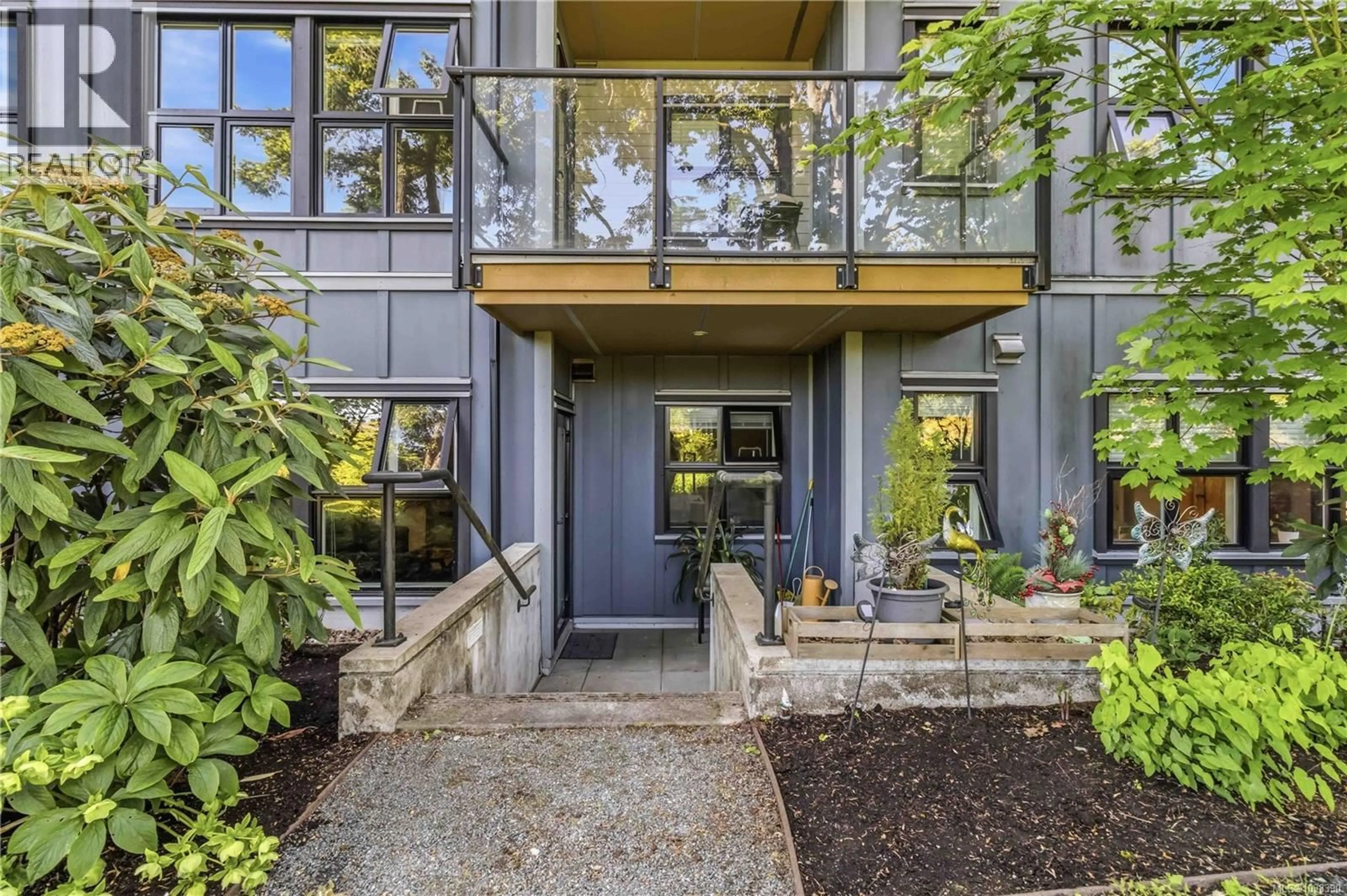 Indoor entryway for 103 - 3912 CAREY ROAD, Saanich British Columbia V8Z4E2