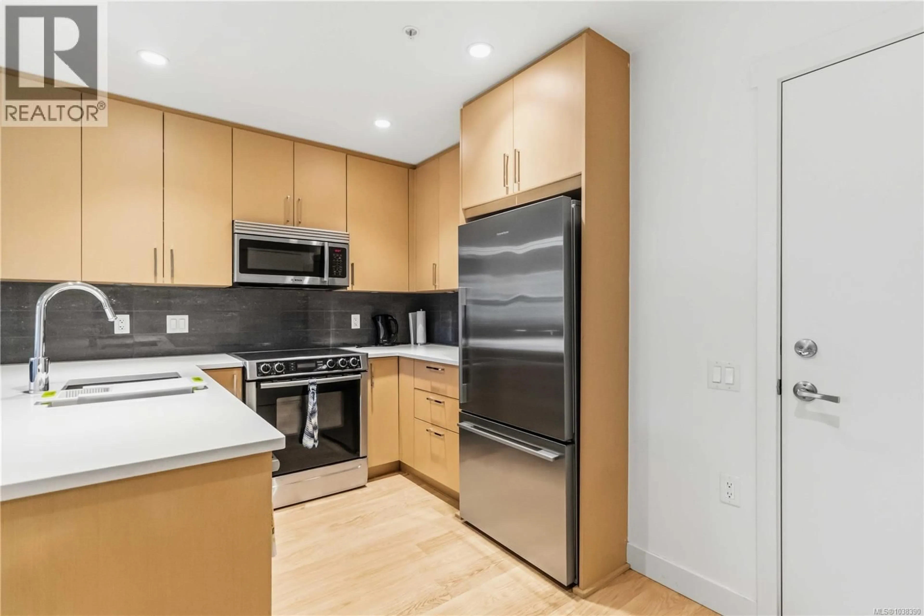 Standard kitchen, wood/laminate floor for 103 - 3912 CAREY ROAD, Saanich British Columbia V8Z4E2
