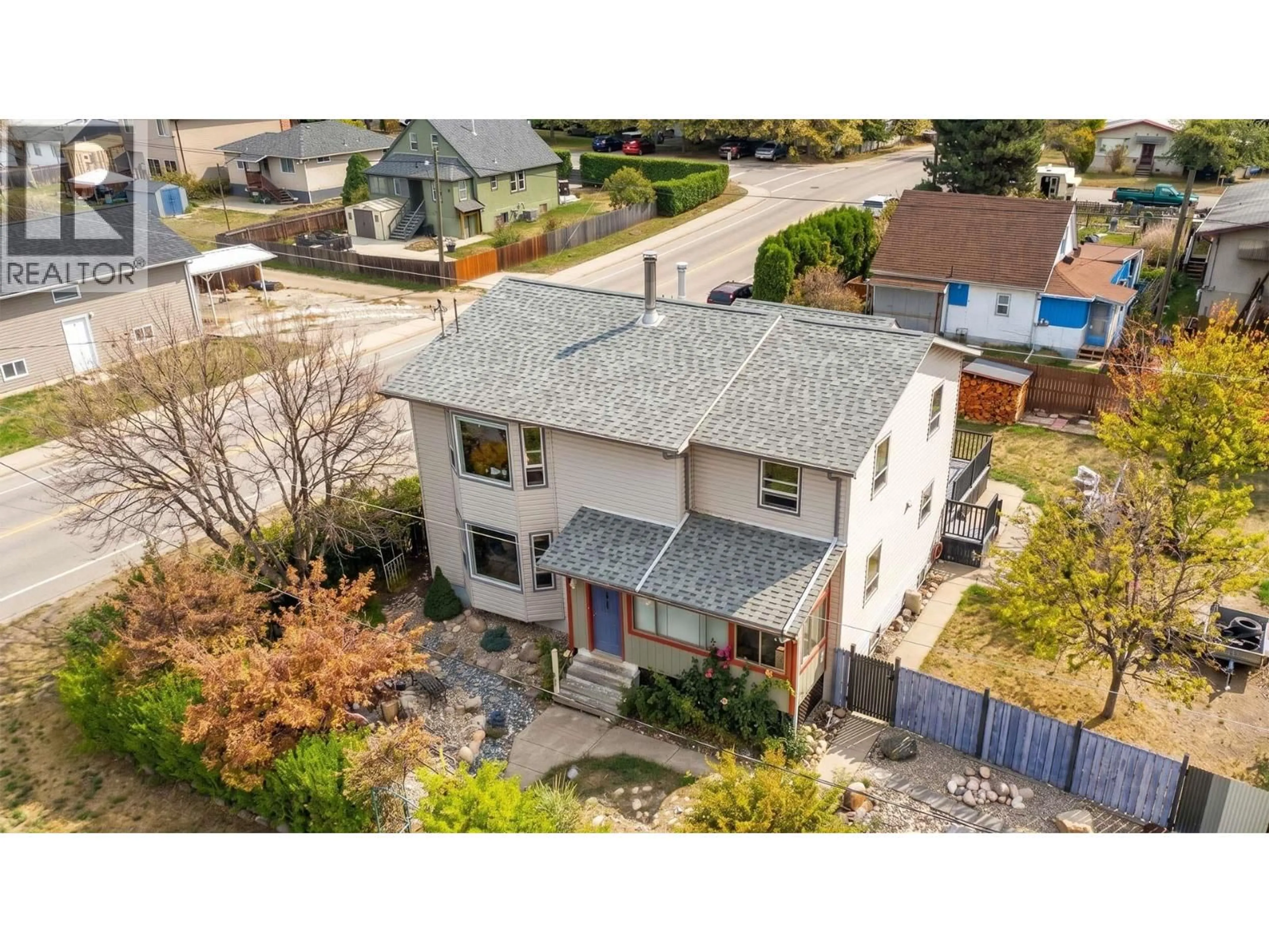 A pic from outside/outdoor area/front of a property/back of a property/a pic from drone, street for 501 5TH AVENUE, Castlegar British Columbia V1N1W1