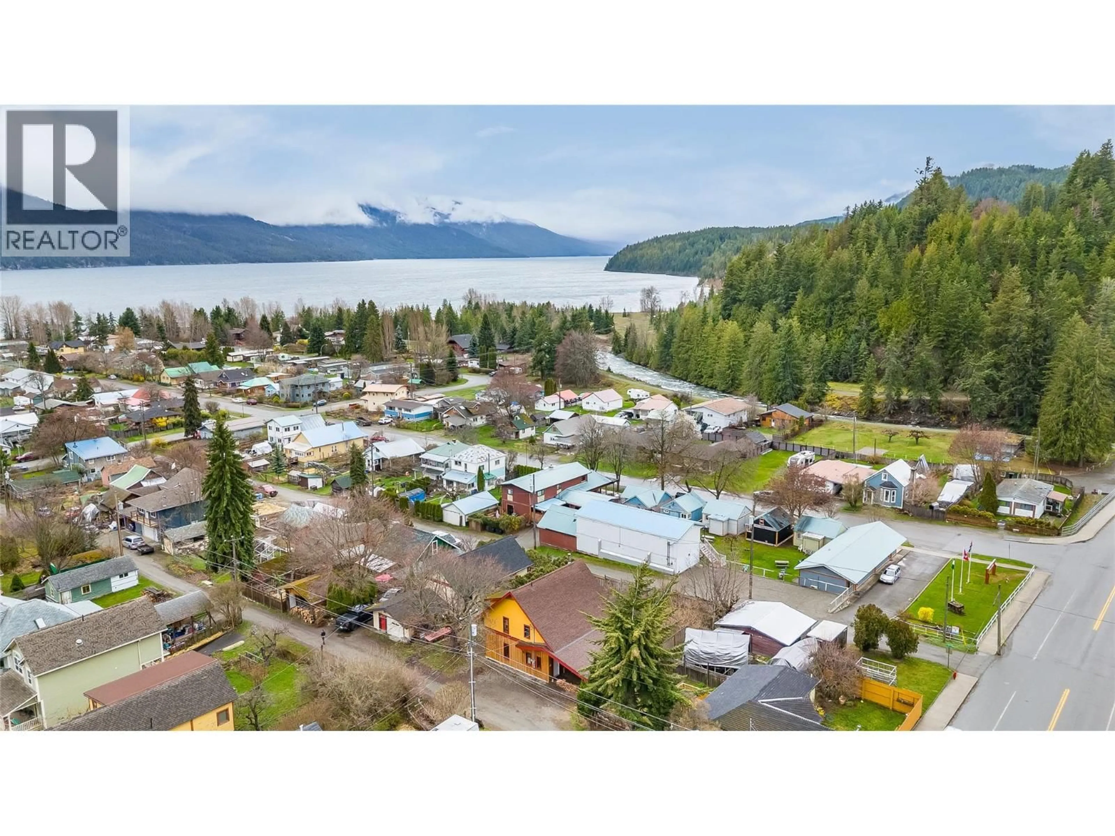 A pic from outside/outdoor area/front of a property/back of a property/a pic from drone, unknown for 338 C AVENUE, Kaslo British Columbia V0G1M0