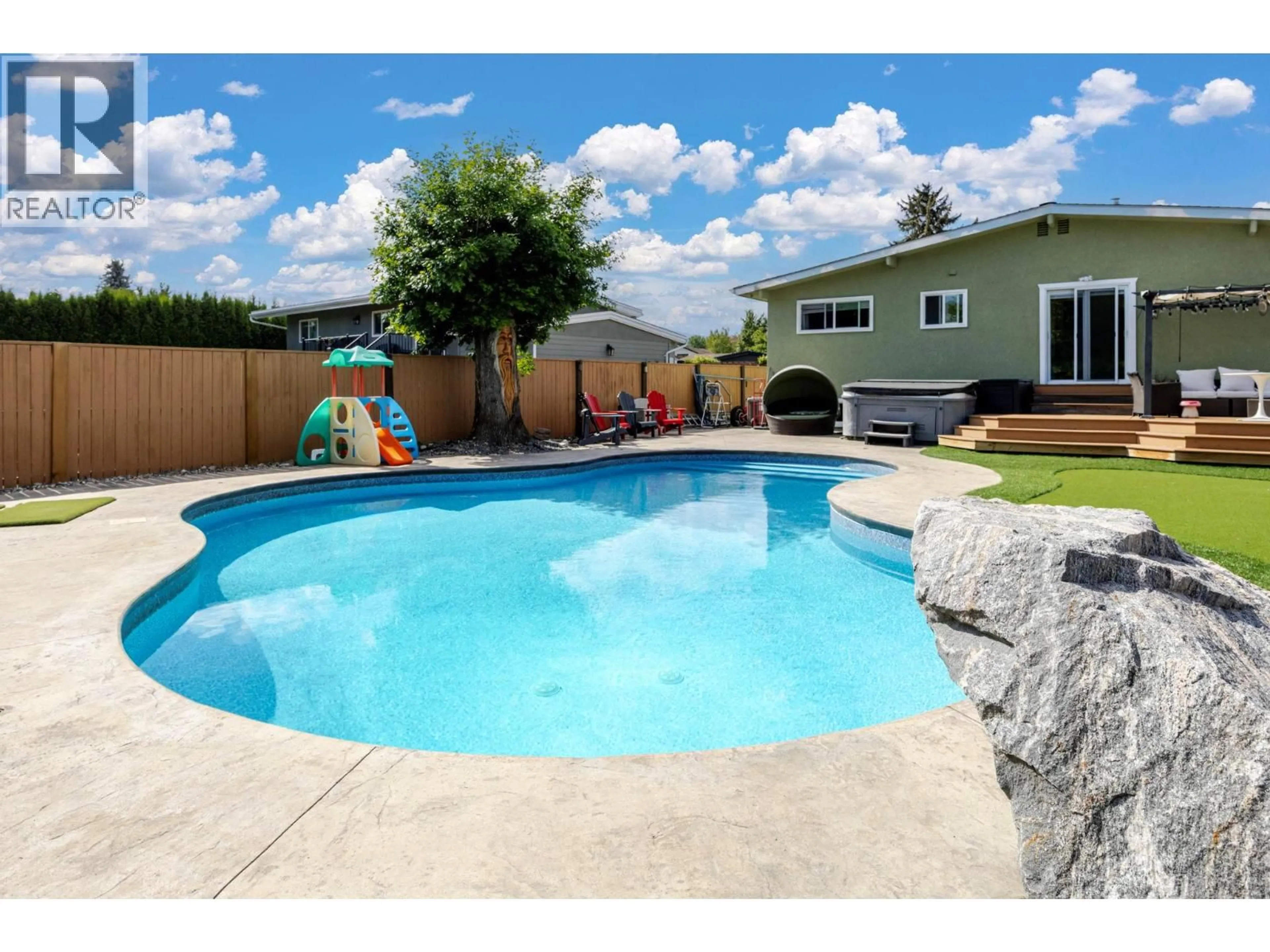 Pool for 1224 LAWSON AVENUE, Kelowna British Columbia V1Y6T9