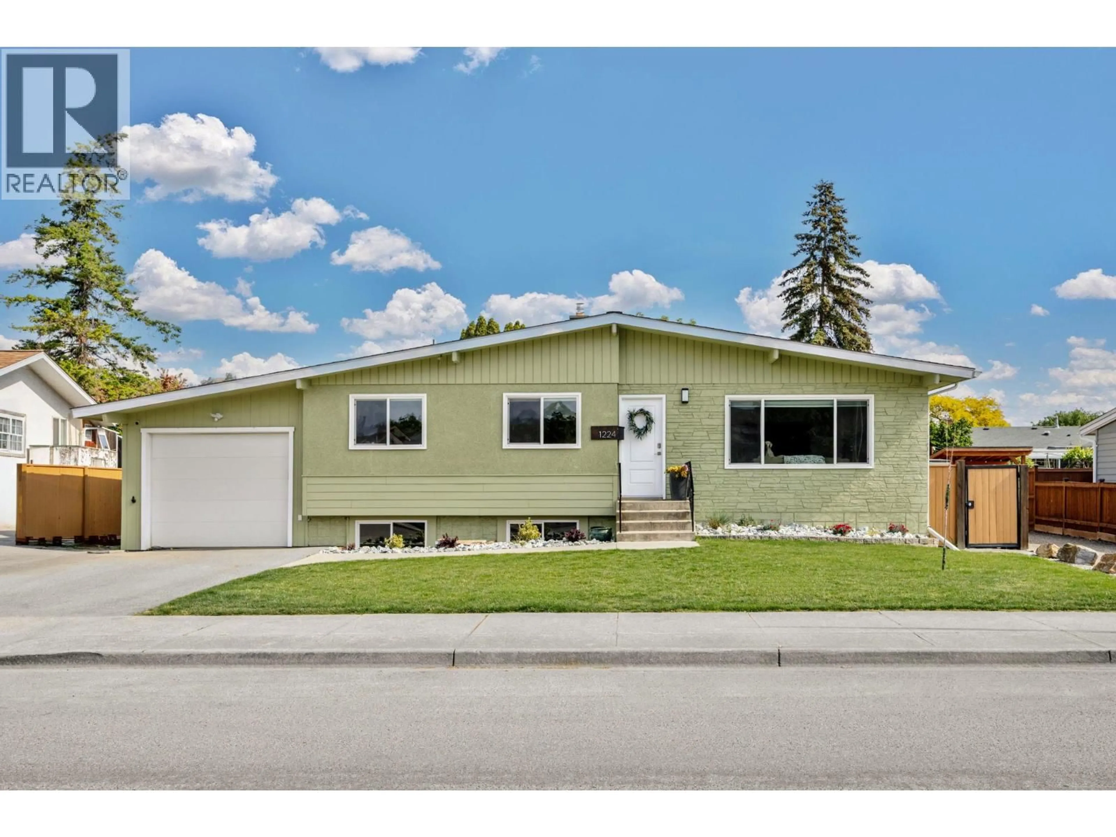 Home with vinyl exterior material, street for 1224 LAWSON AVENUE, Kelowna British Columbia V1Y6T9