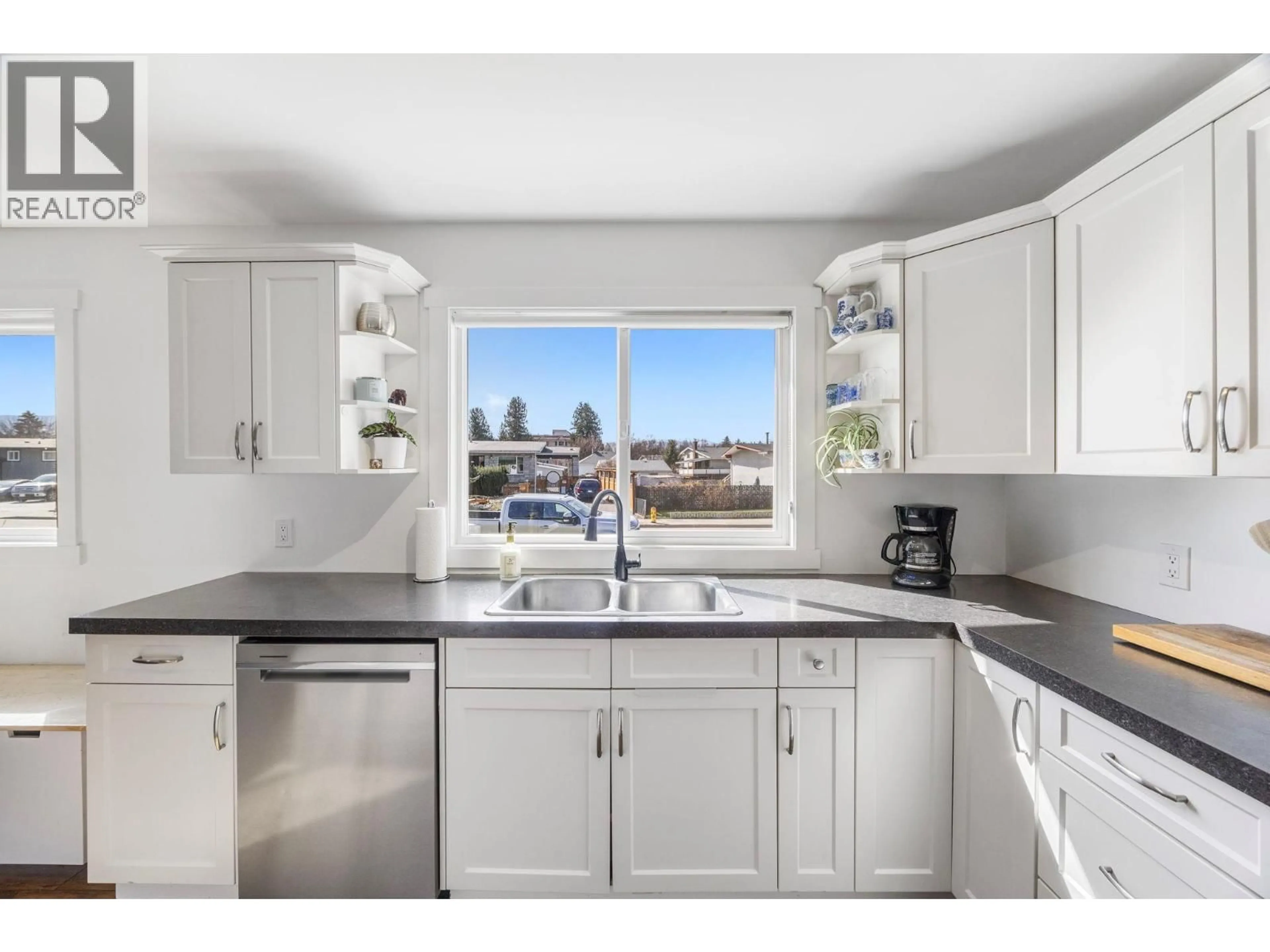 Open concept kitchen, unknown for 1224 LAWSON AVENUE, Kelowna British Columbia V1Y6T9