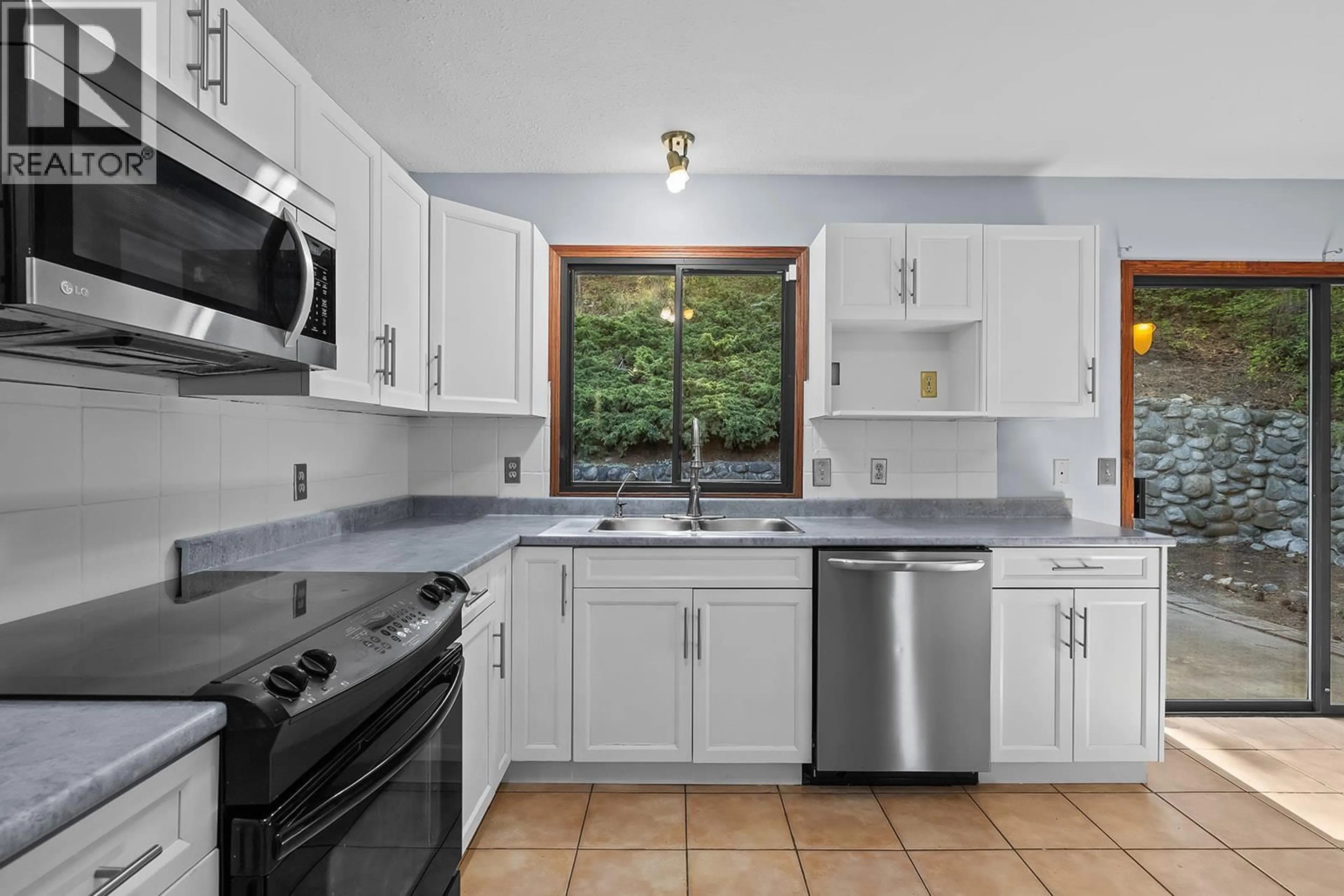 Standard kitchen, ceramic/tile floor for 2949 SANDSTONE CRESCENT, West Kelowna British Columbia V4T1T2