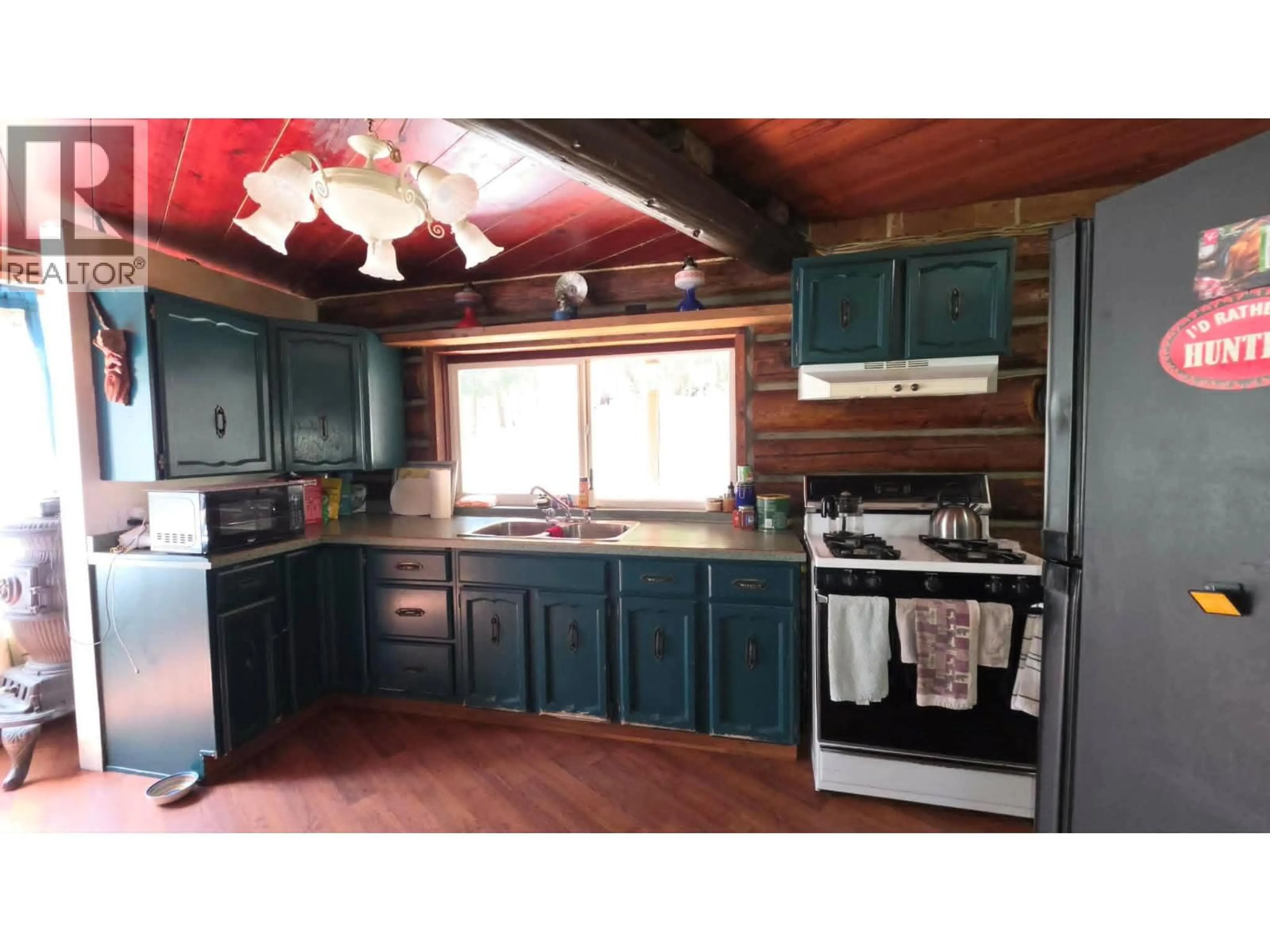 Rustic kitchen, wood/laminate floor for 829 BOBBIE BURNS ROAD, Lumby British Columbia V0E2G4
