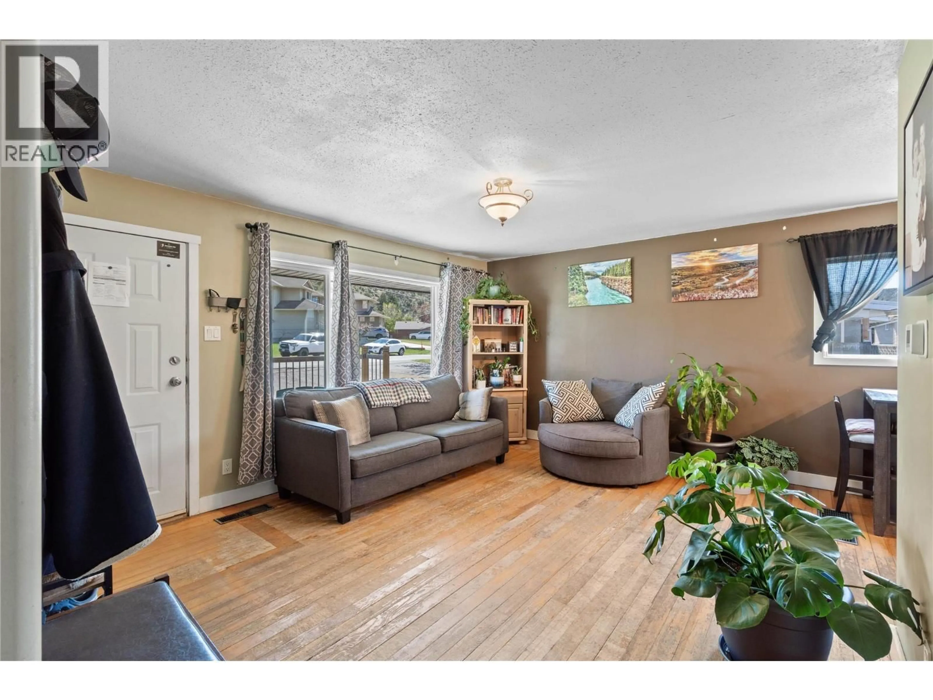 Living room with furniture, wood/laminate floor for 2164 CRESCENT DRIVE, Kamloops British Columbia V2C4J4