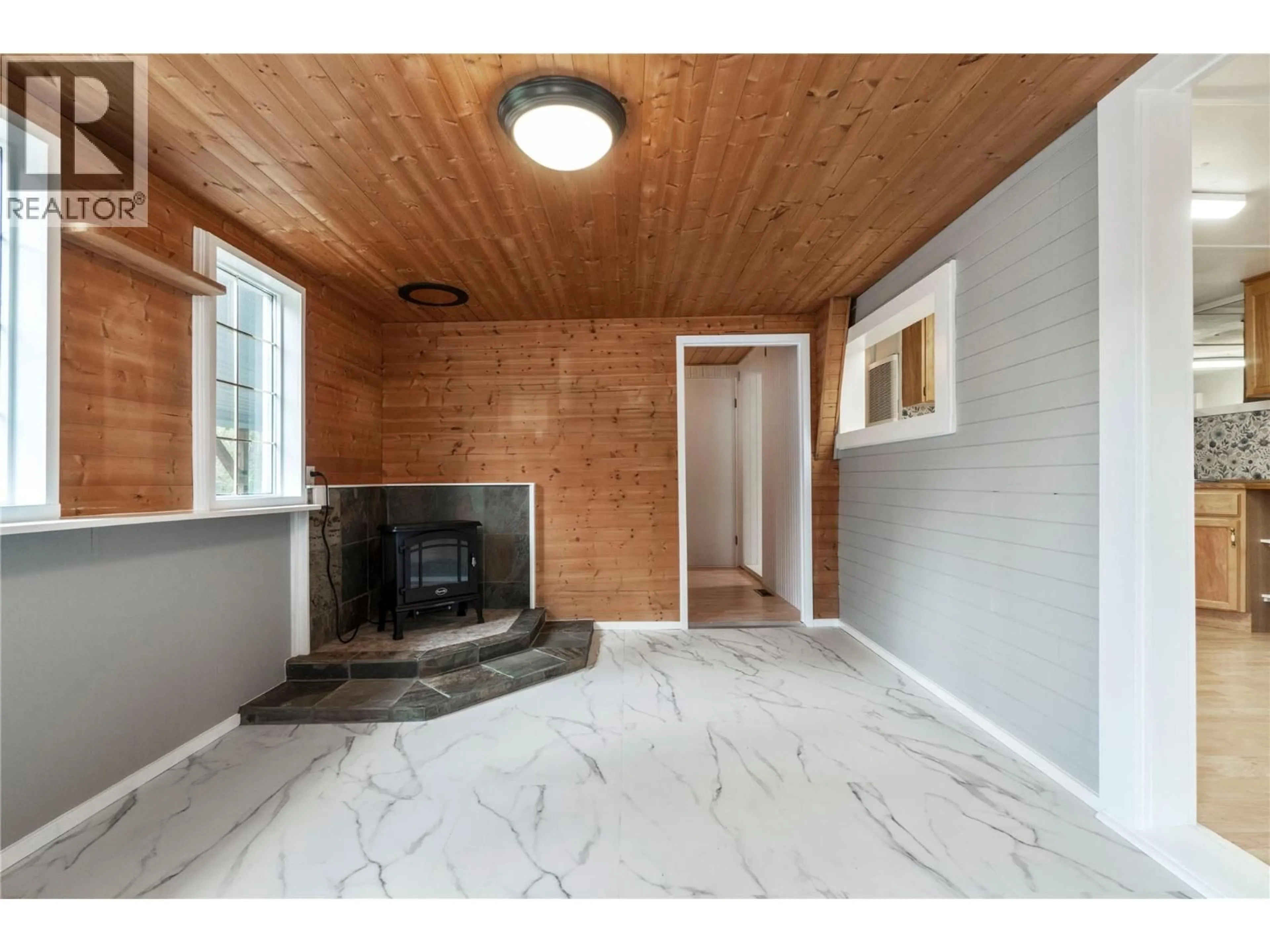 Unknown for 10 - 6670 TRANS CANADA HIGHWAY NORTHEAST, Canoe British Columbia V0E1K0