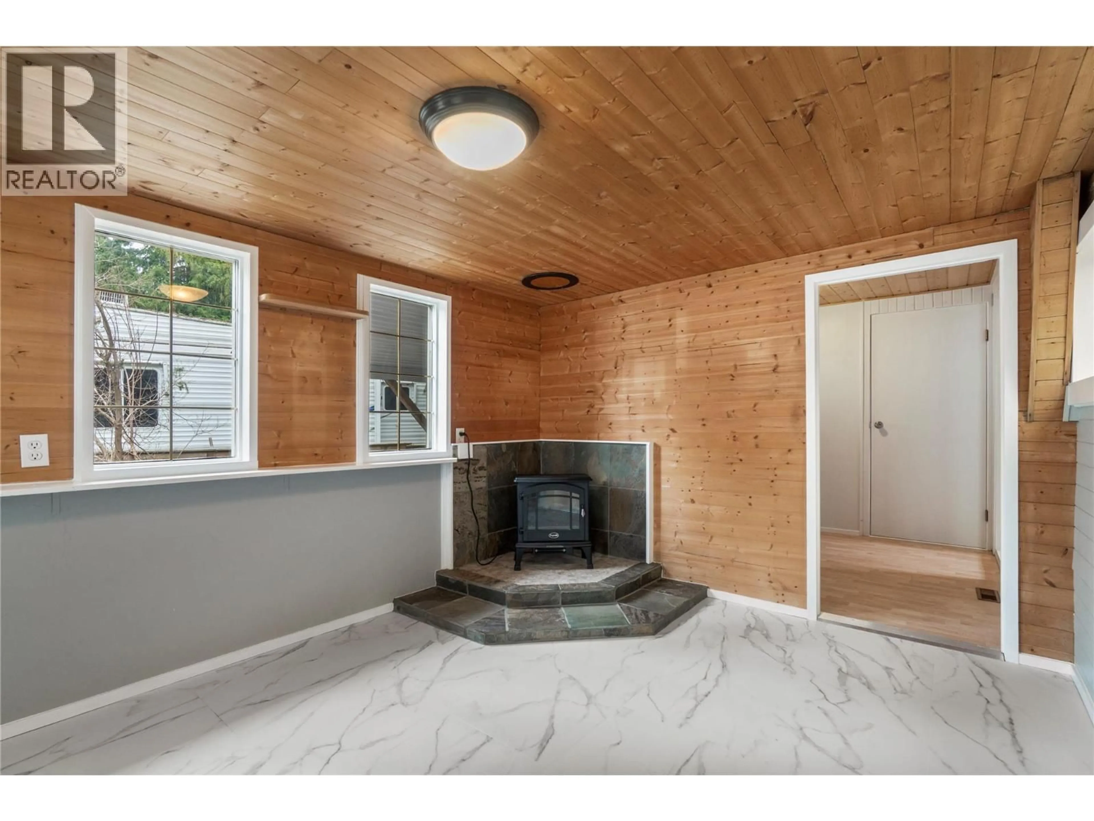 Unknown for 10 - 6670 TRANS CANADA HIGHWAY NORTHEAST, Canoe British Columbia V0E1K0