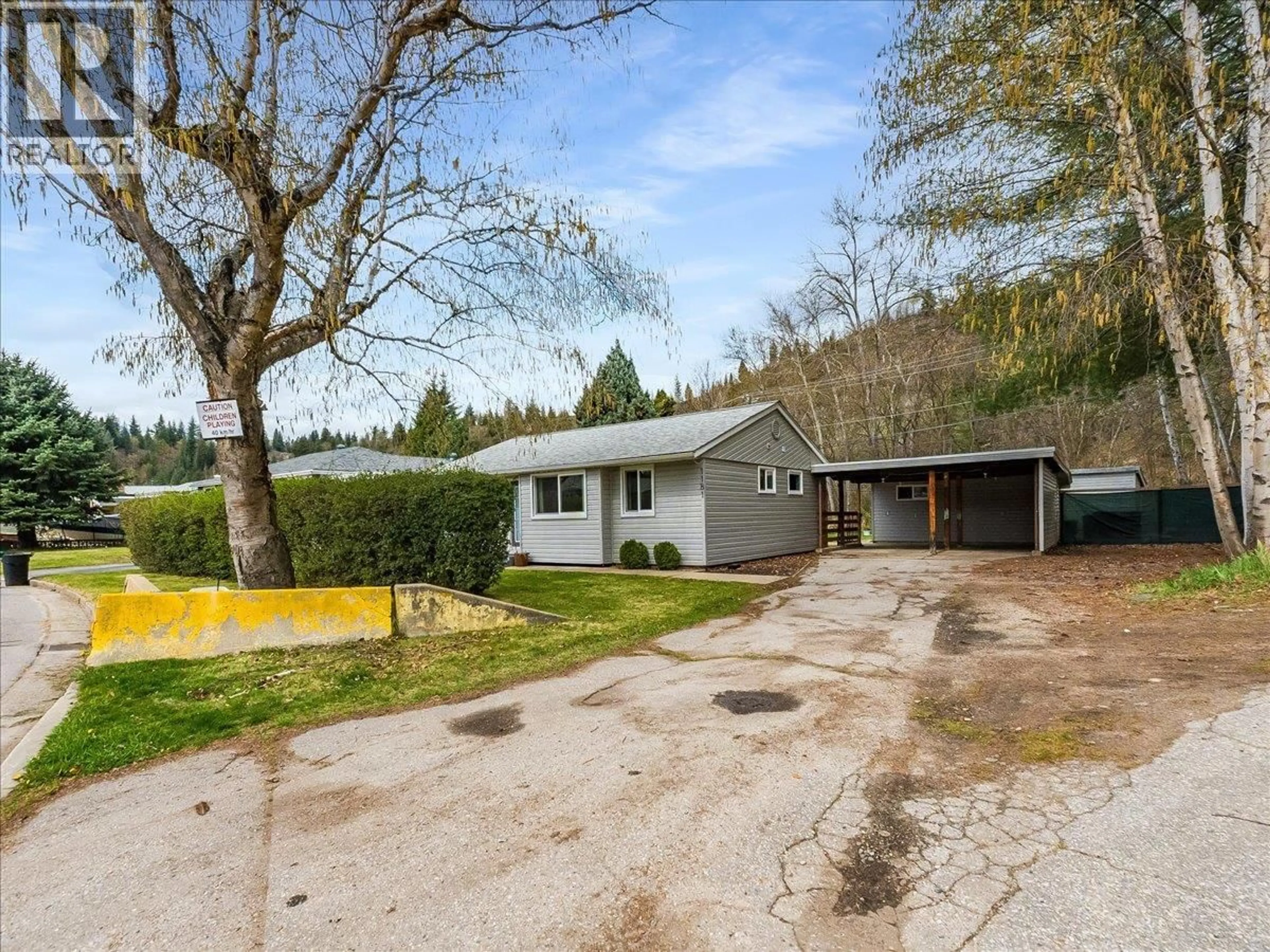 A pic from outside/outdoor area/front of a property/back of a property/a pic from drone, street for 1181 MARIANNA CRESCENT, Trail British Columbia V1R1C9