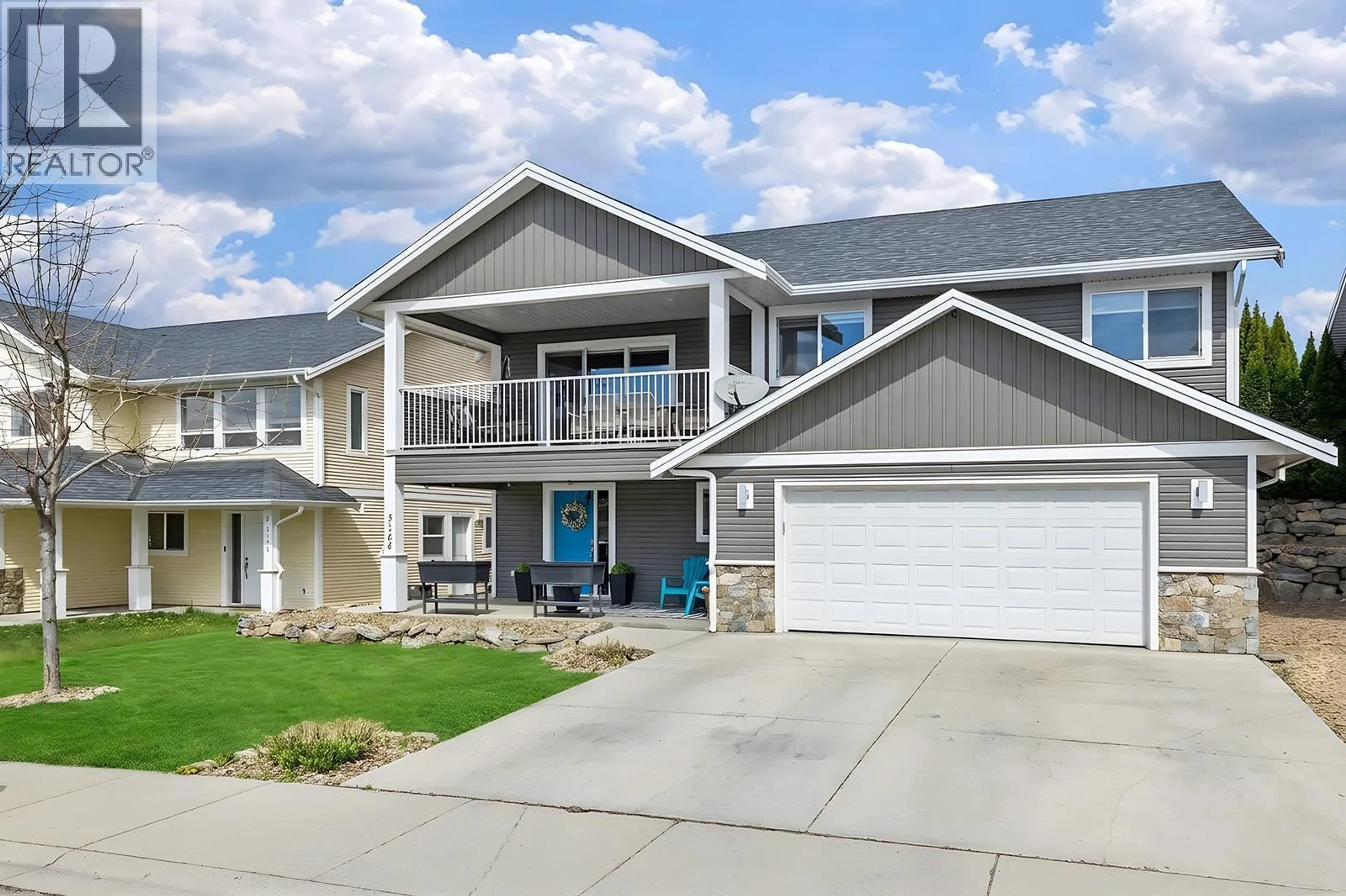 Home with vinyl exterior material, street for 3166 SHETLAND ROAD, Kelowna British Columbia V1V3B1