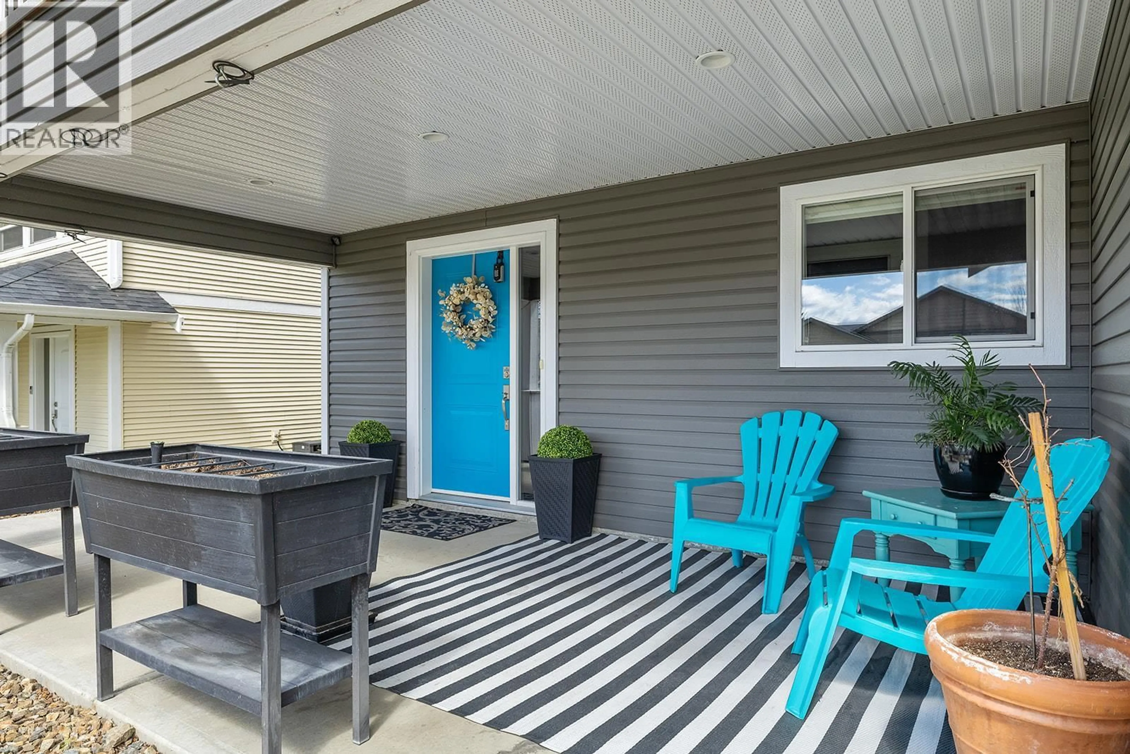 Patio, street for 3166 SHETLAND ROAD, Kelowna British Columbia V1V3B1