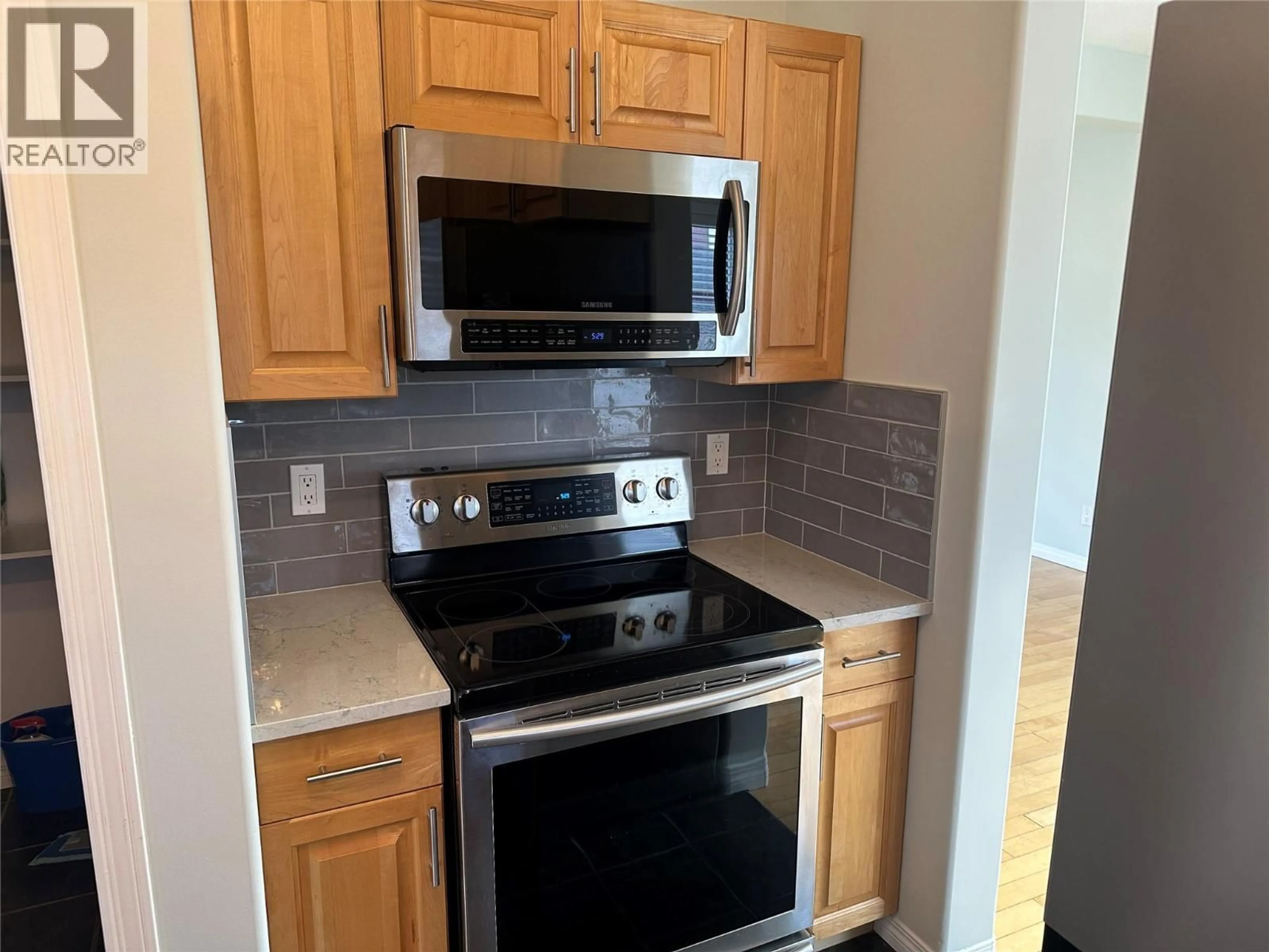 Standard kitchen, unknown for 1908 89 AVENUE, Dawson Creek British Columbia V1G0A1