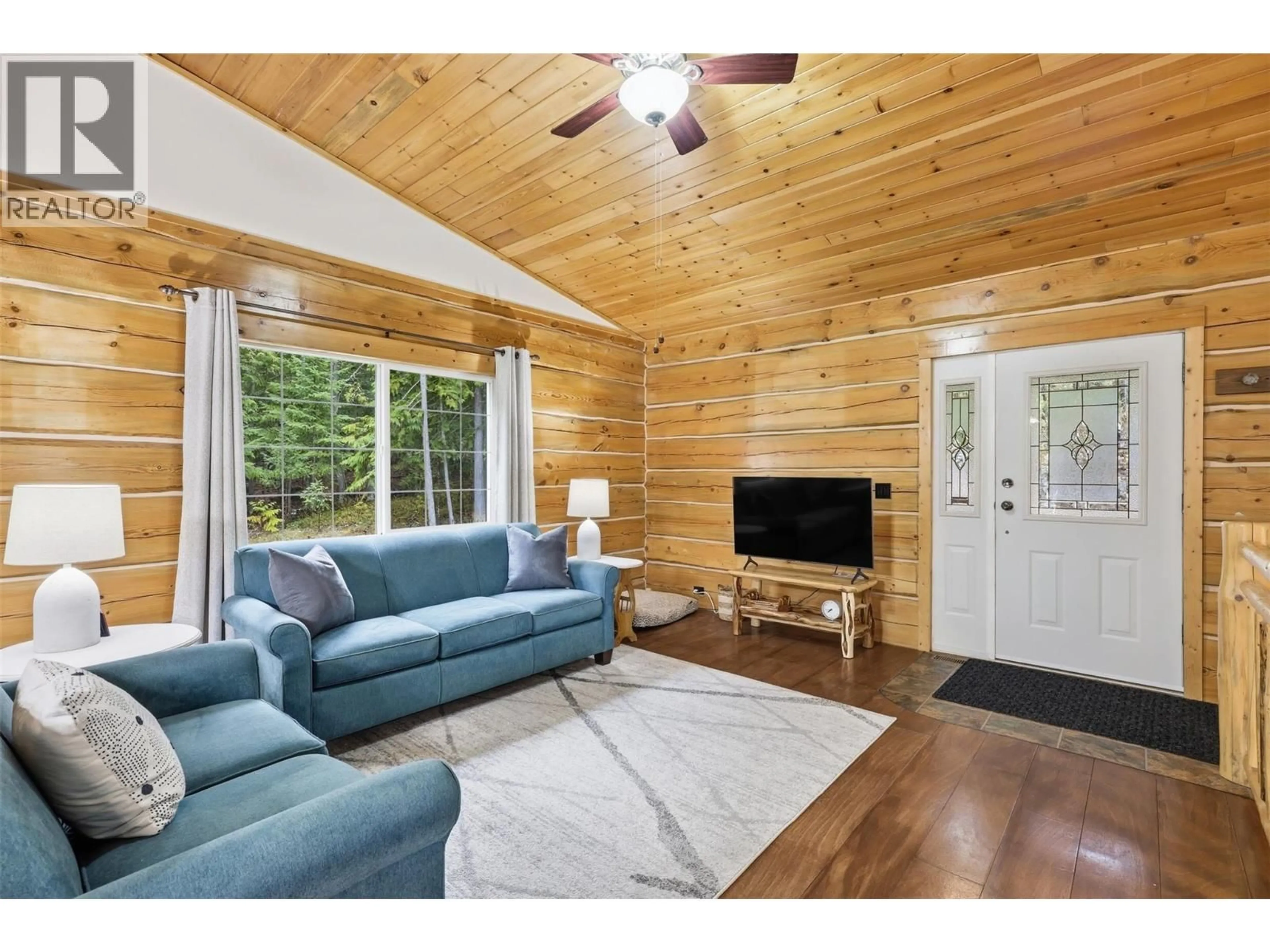 Living room with furniture, wood/laminate floor for 2233 WILDFLOWER LANE, Sorrento British Columbia V0E2W1