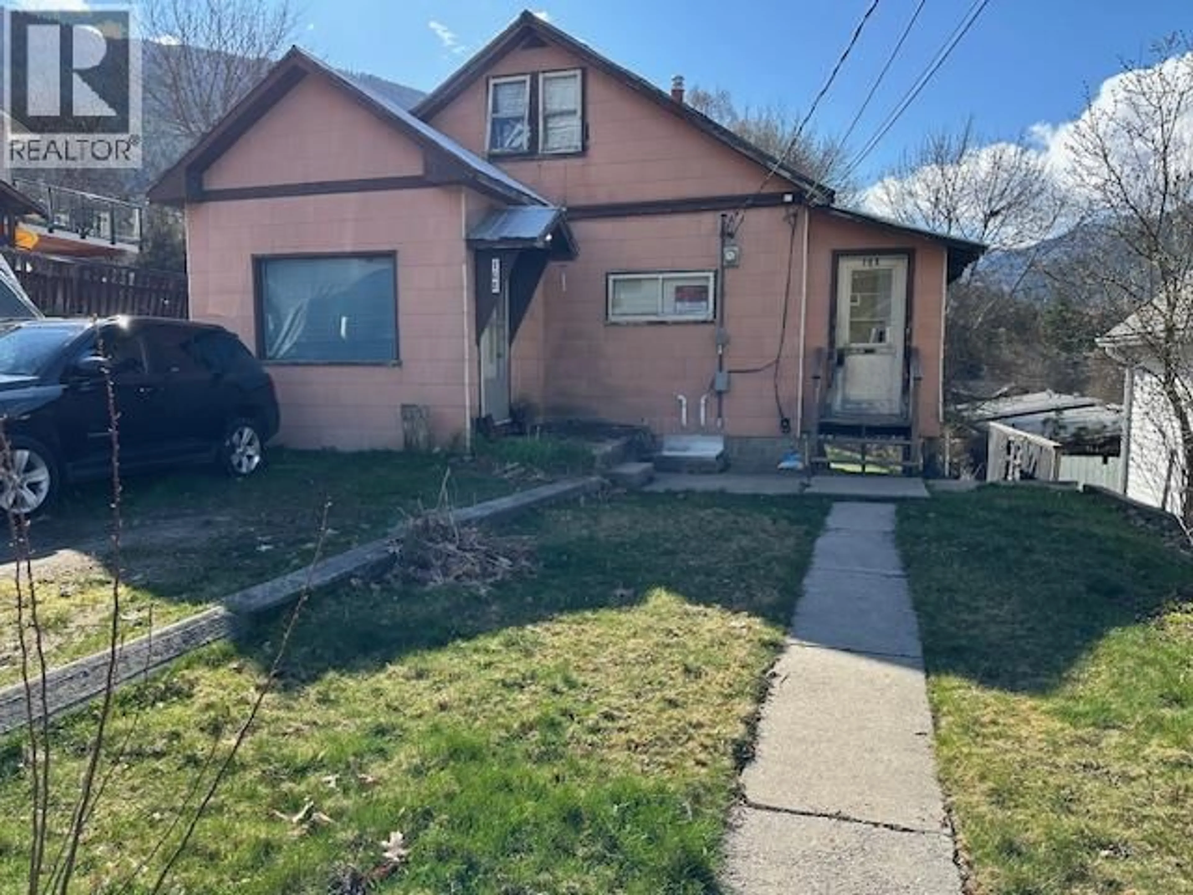 A pic from outside/outdoor area/front of a property/back of a property/a pic from drone, street for 108 RICHARDS STREET, Nelson British Columbia V1L5J5