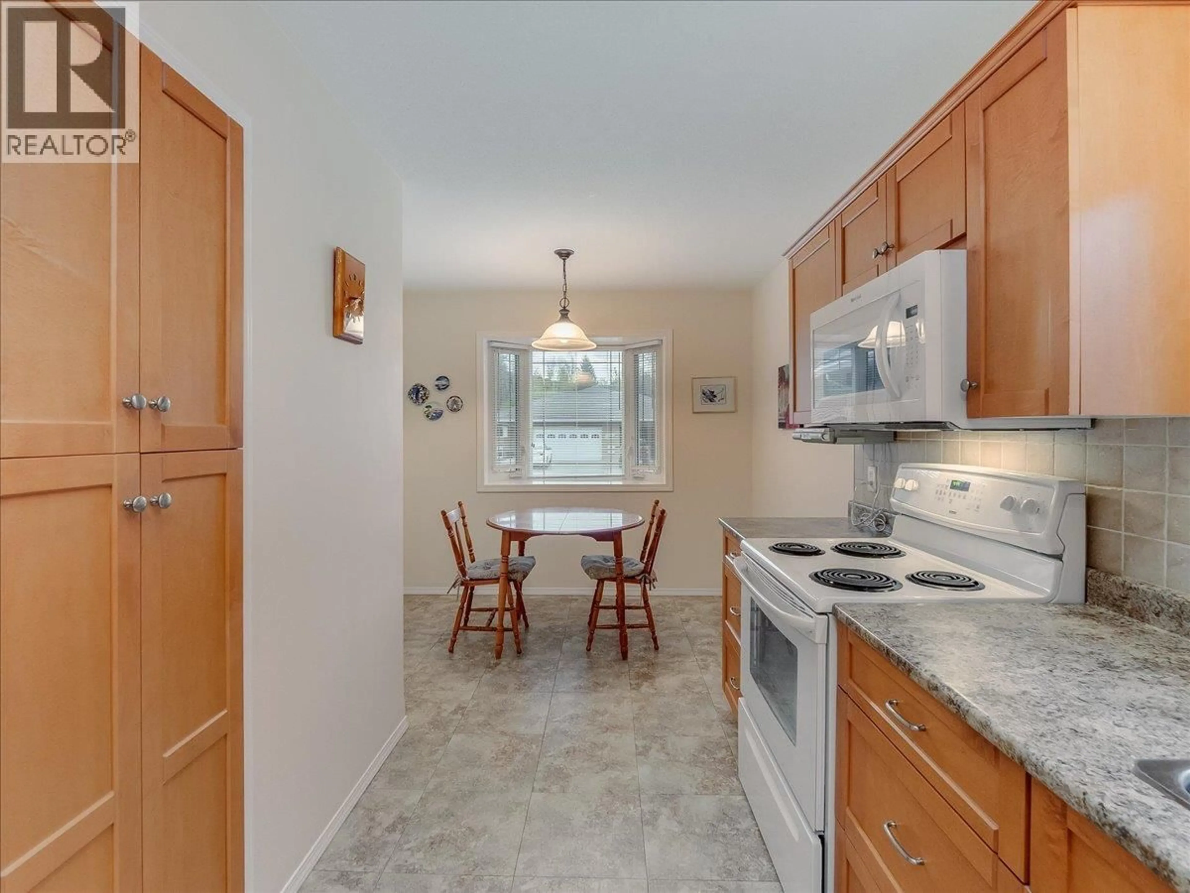 Standard kitchen, ceramic/tile floor for 7136 WRIGHT WAY, Trail British Columbia V1R4X6