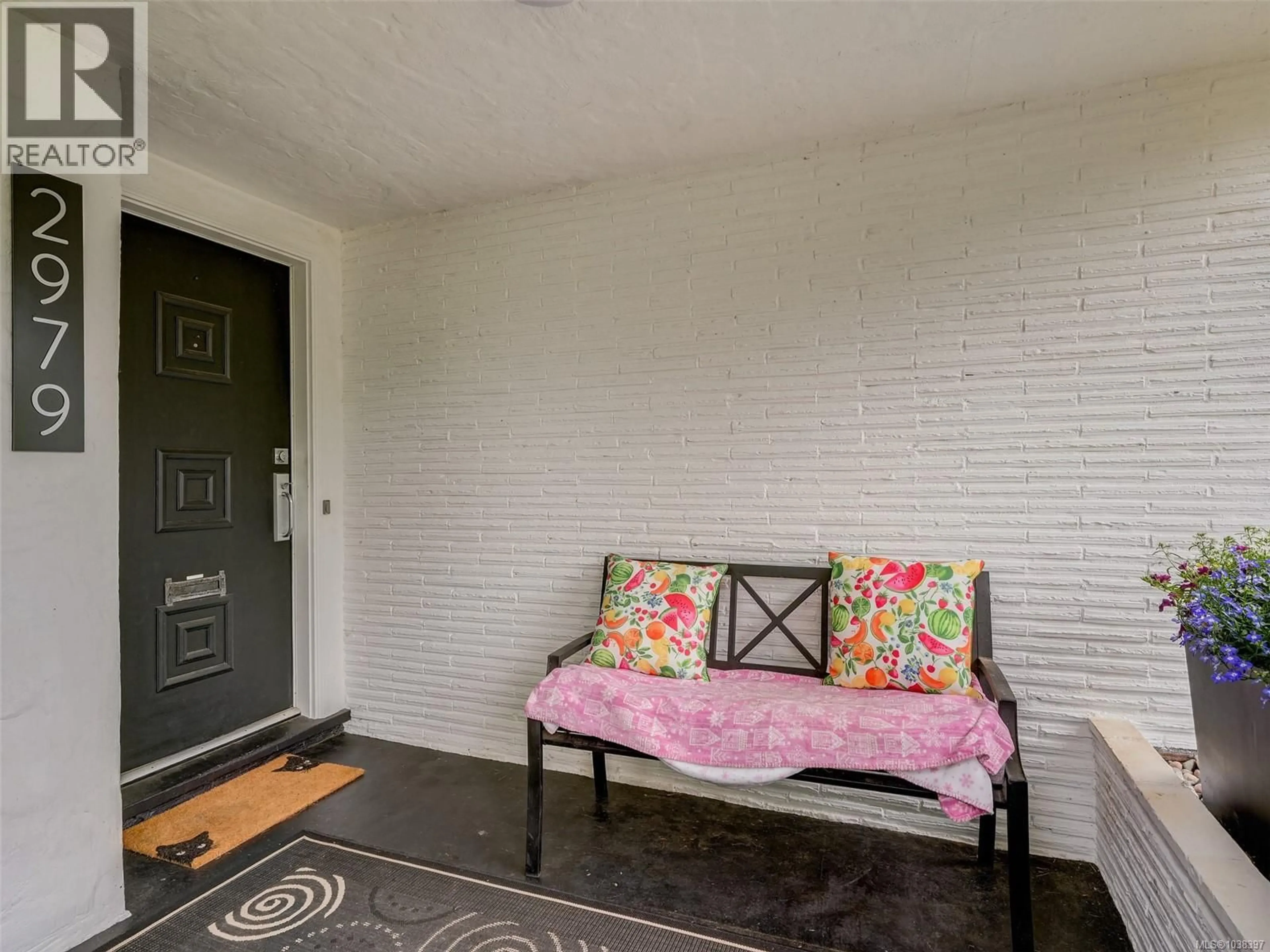 Indoor entryway for 2979 WESTDOWNE ROAD, Oak Bay British Columbia V8R5G1