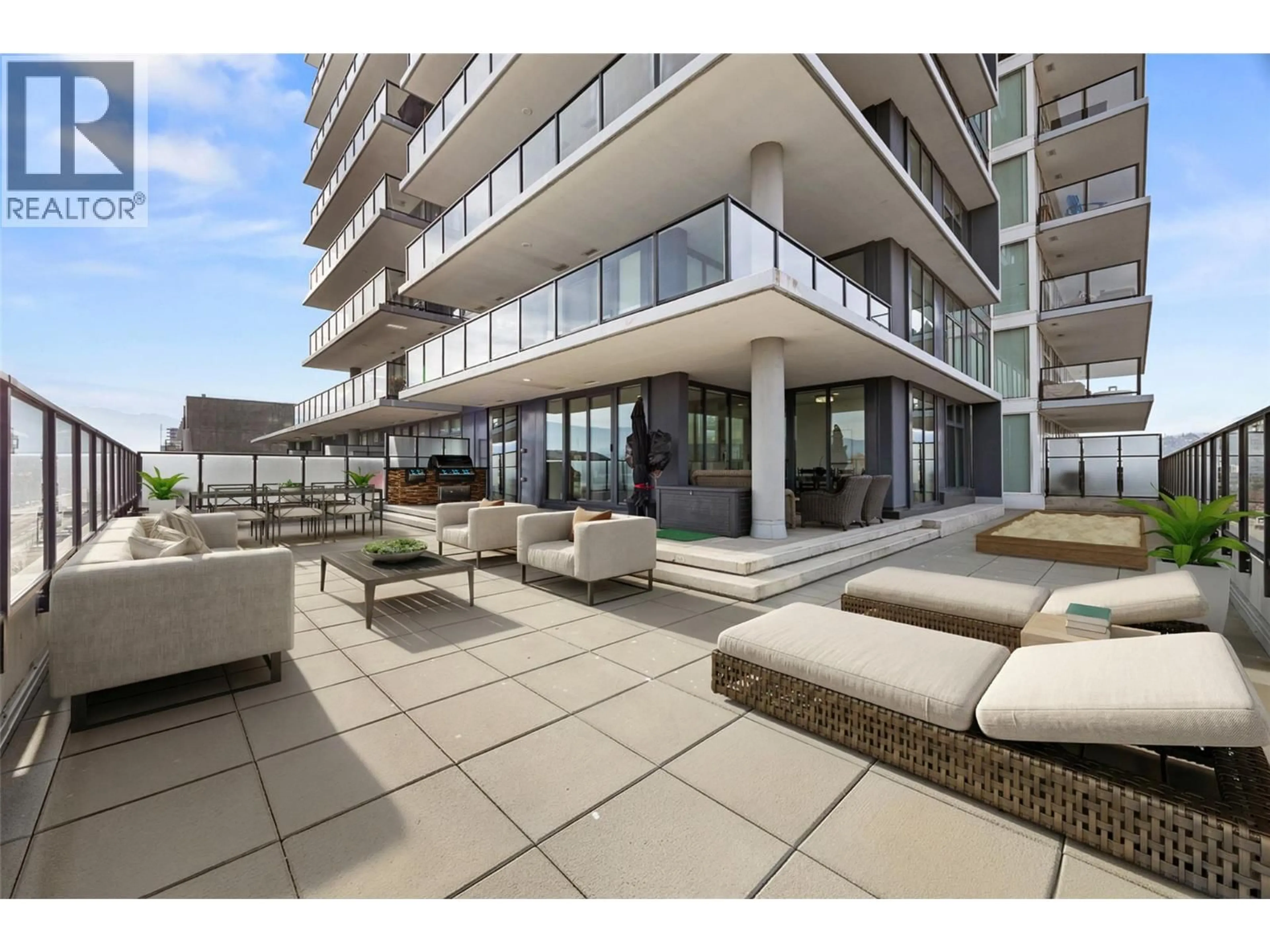 Patio, water/lake/river/ocean view for 301 - 485 GROVES AVENUE, Kelowna British Columbia V1Y0C1