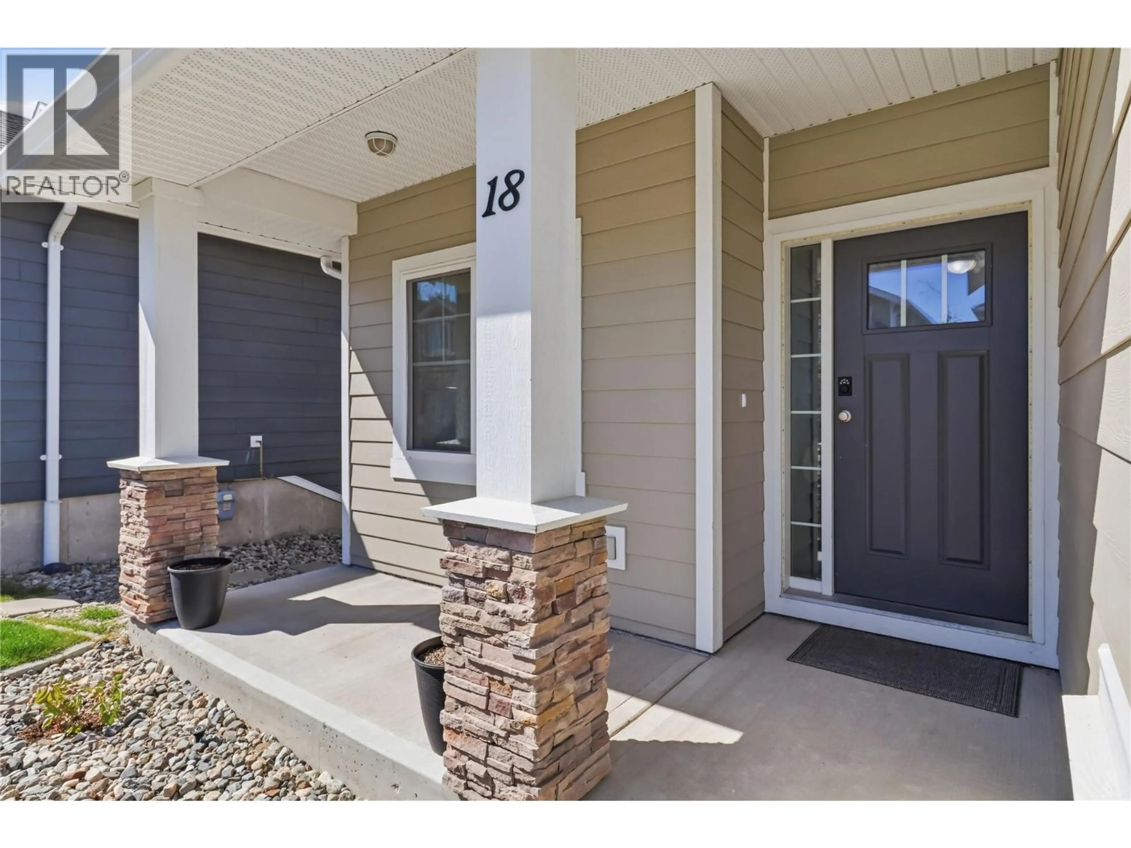 Indoor entryway for 18 - 1250 ABERDEEN DRIVE, Kamloops British Columbia V1S0C1
