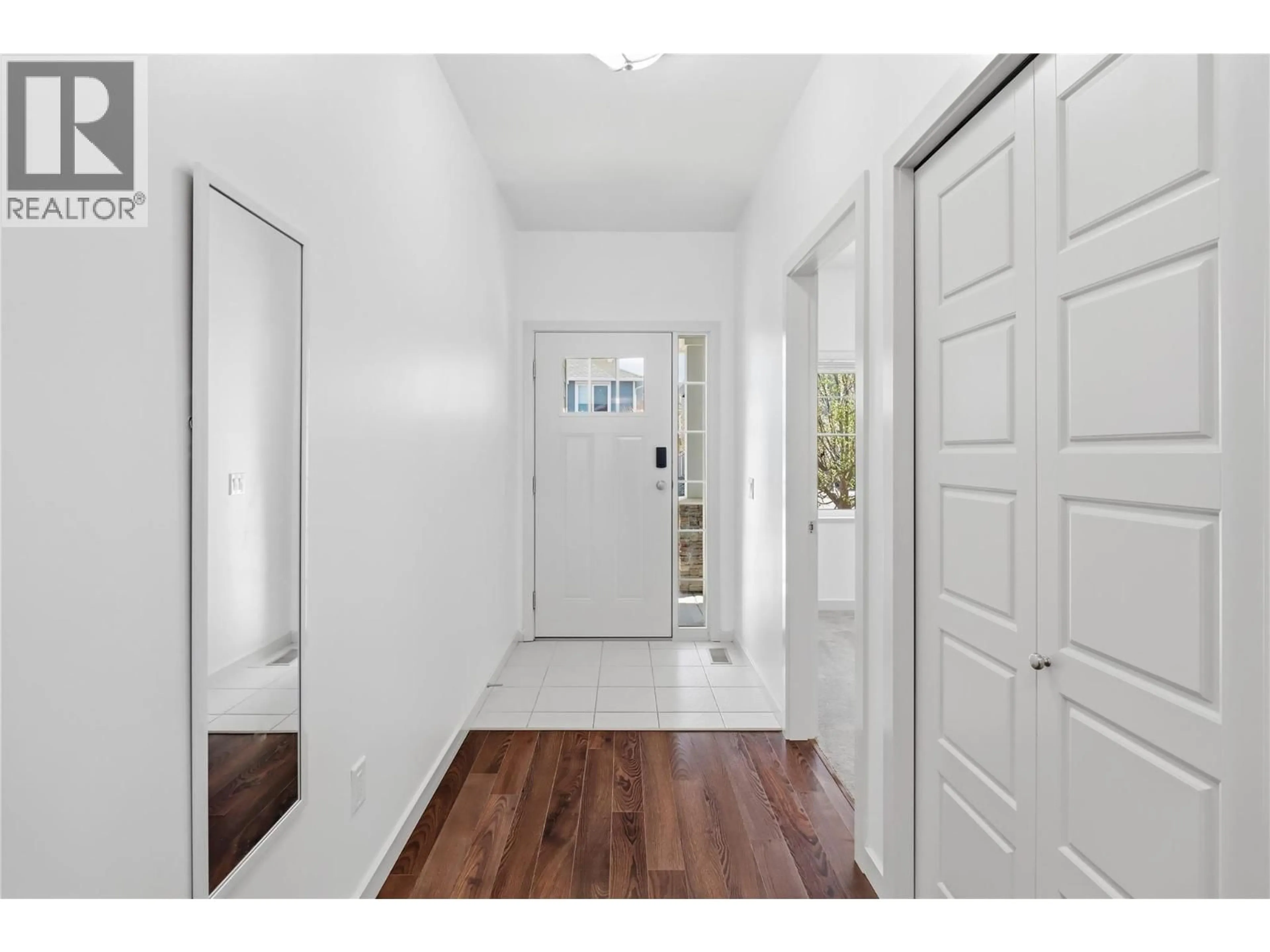 Indoor entryway for 18 - 1250 ABERDEEN DRIVE, Kamloops British Columbia V1S0C1